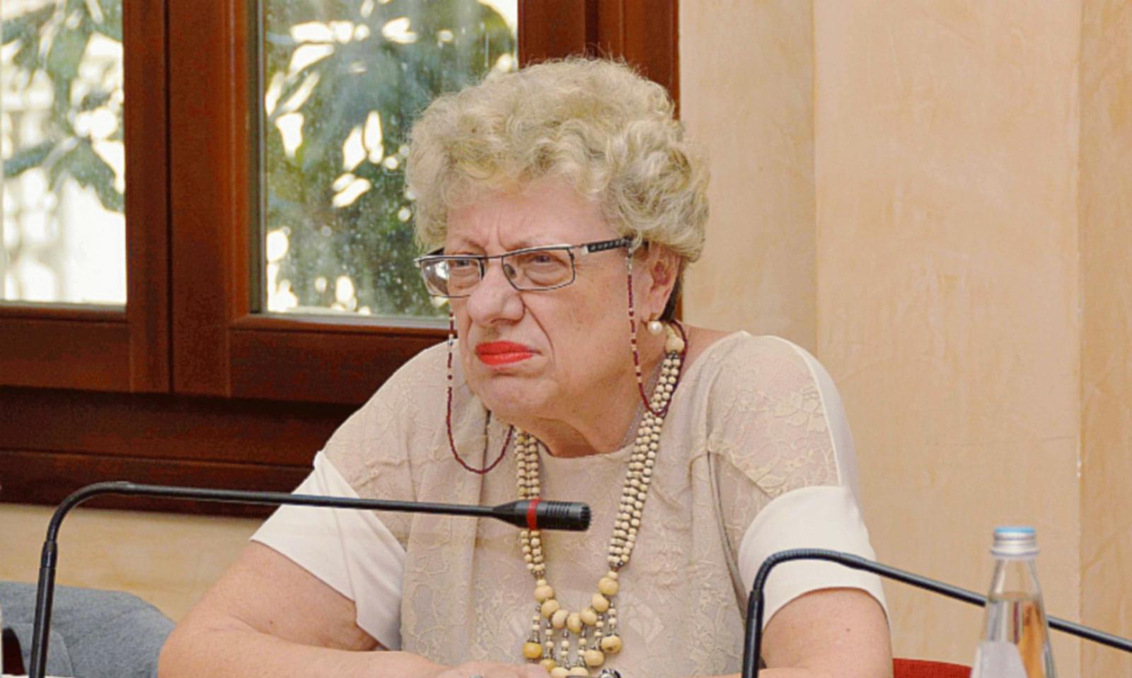 Passo indietro di Mara Bellettato