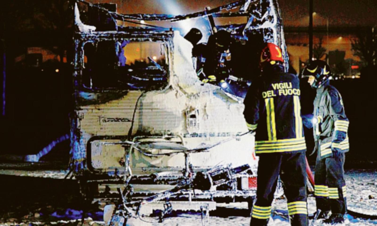 Morirono nel rogo del camper, la sorella vuole la verit&agrave;