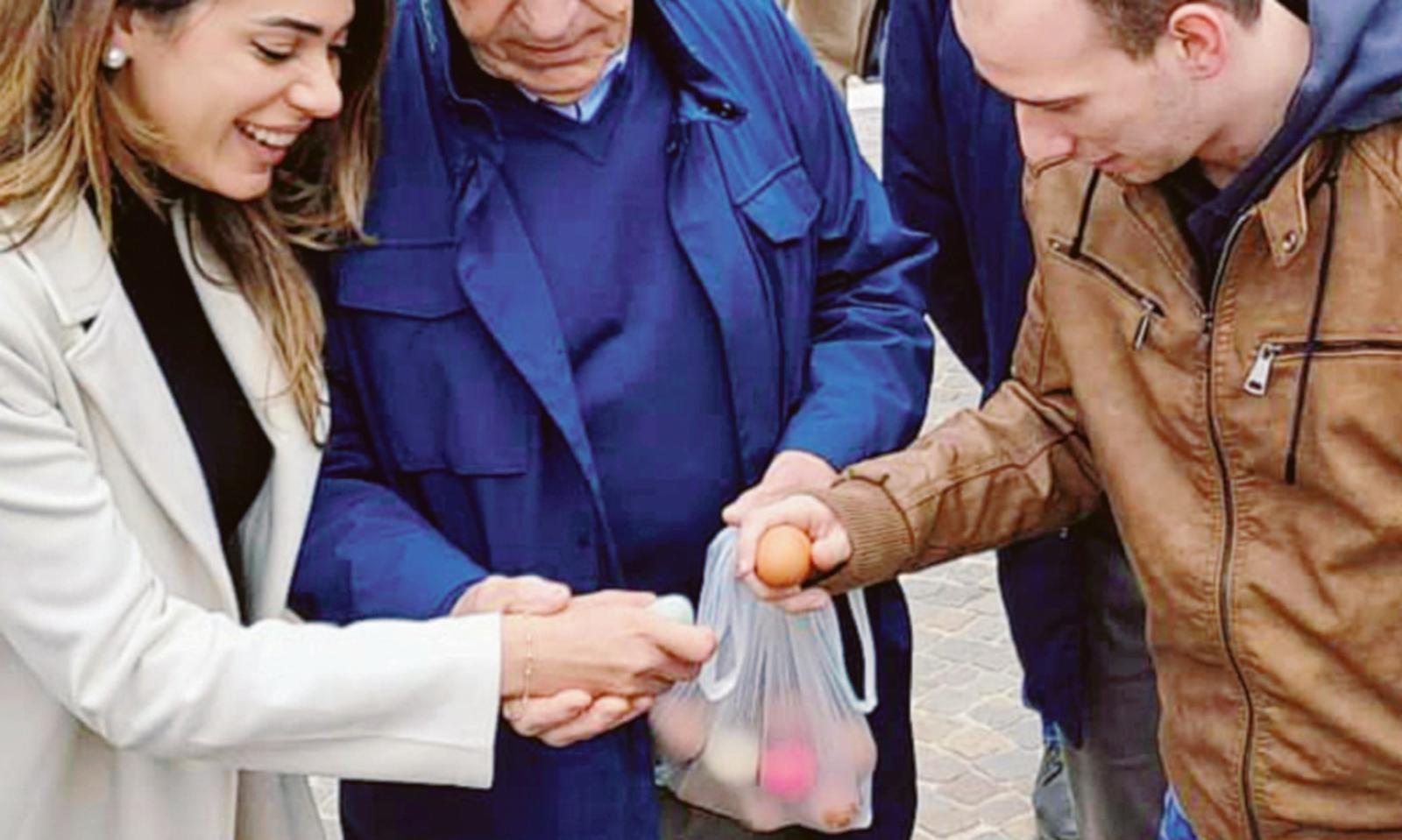 &ldquo;Battaglia&rdquo; a colpi di... uova