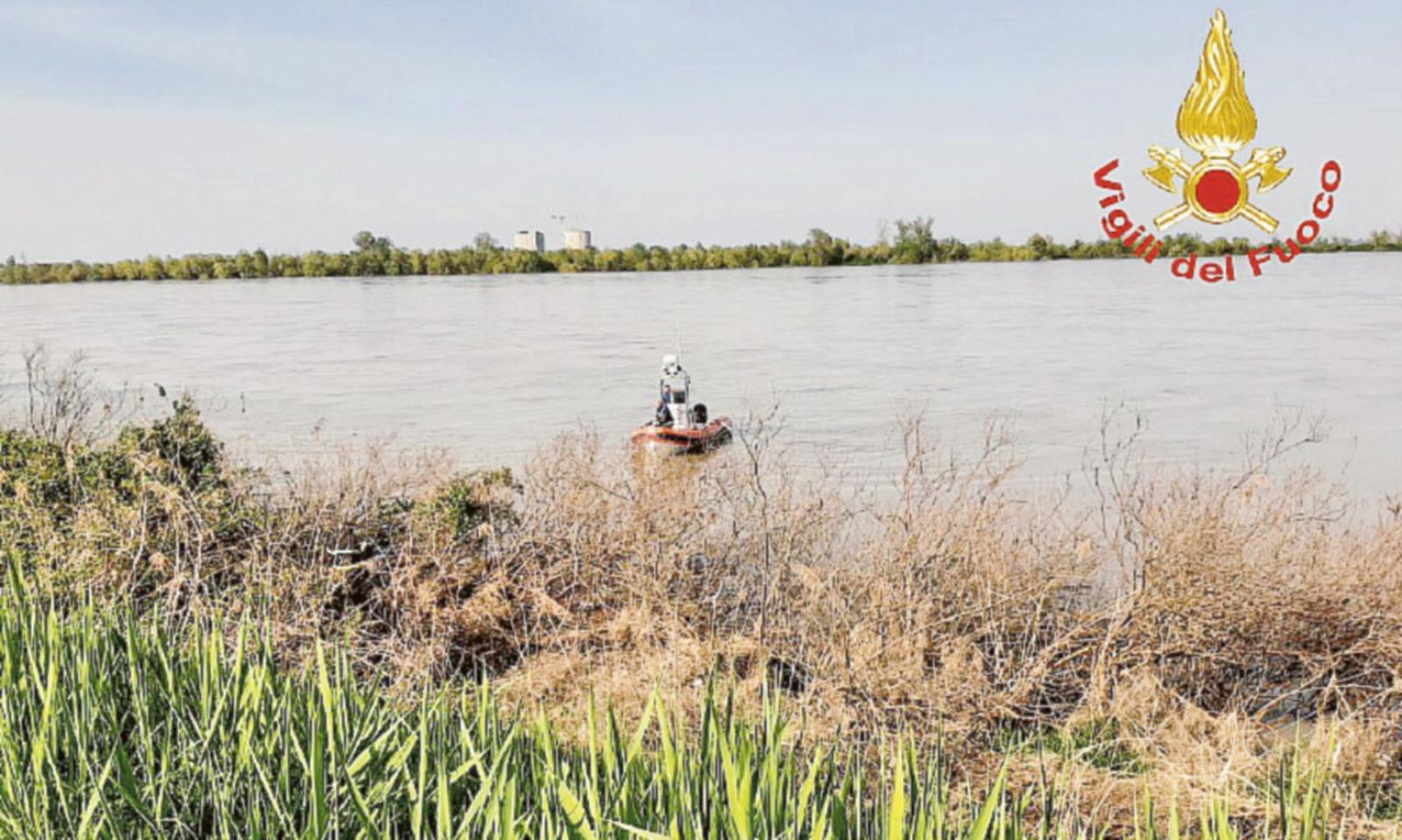 Trovata l'auto nel Po, dentro c'&egrave; un cadavere