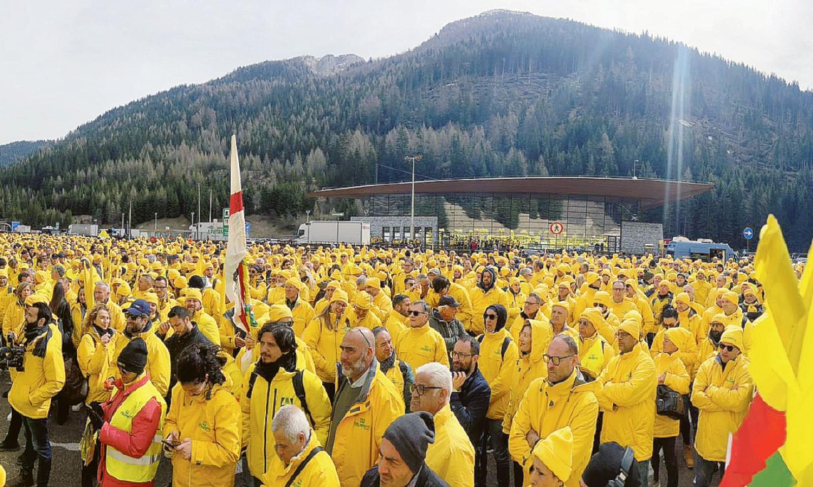 In migliaia per bloccare il finto made in Italy