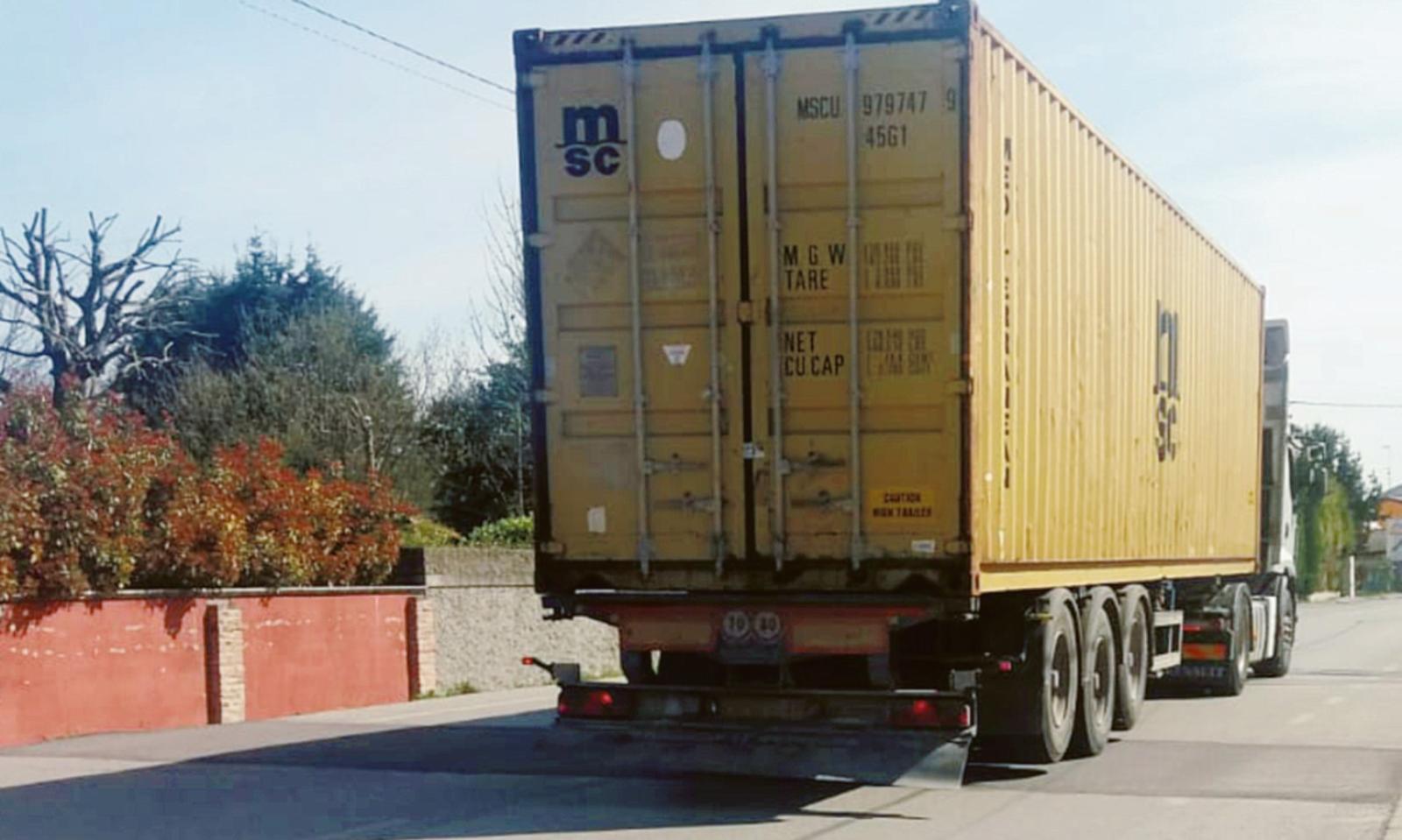 Arrivano i varchi anti camion in viale Tre Martiri