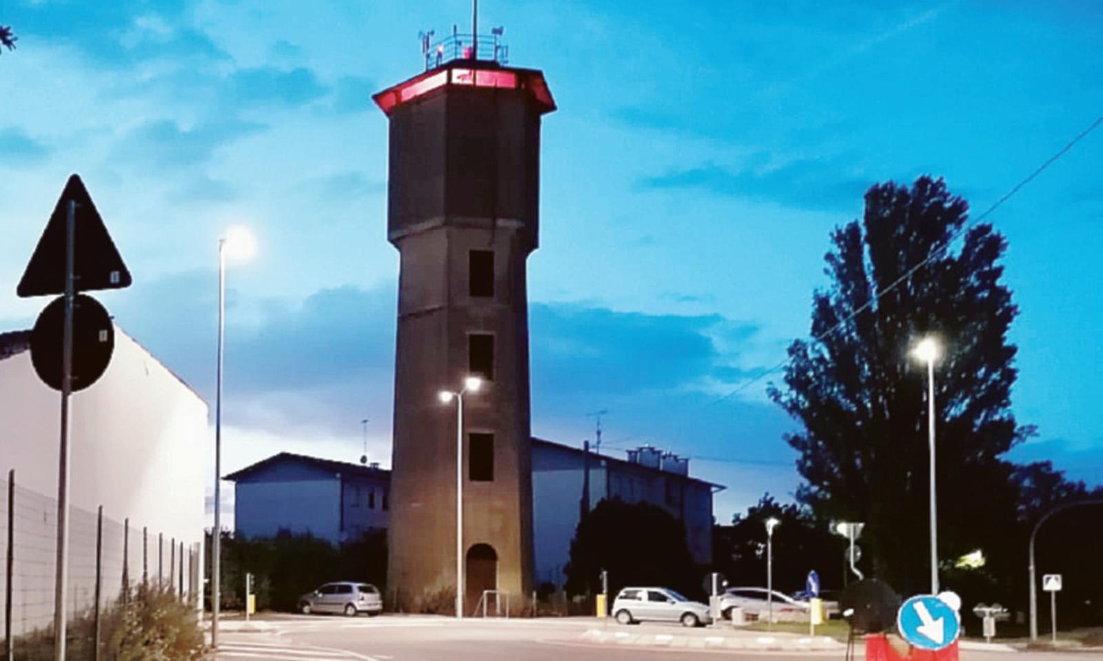 Danni alla torre, scatta la chiusura