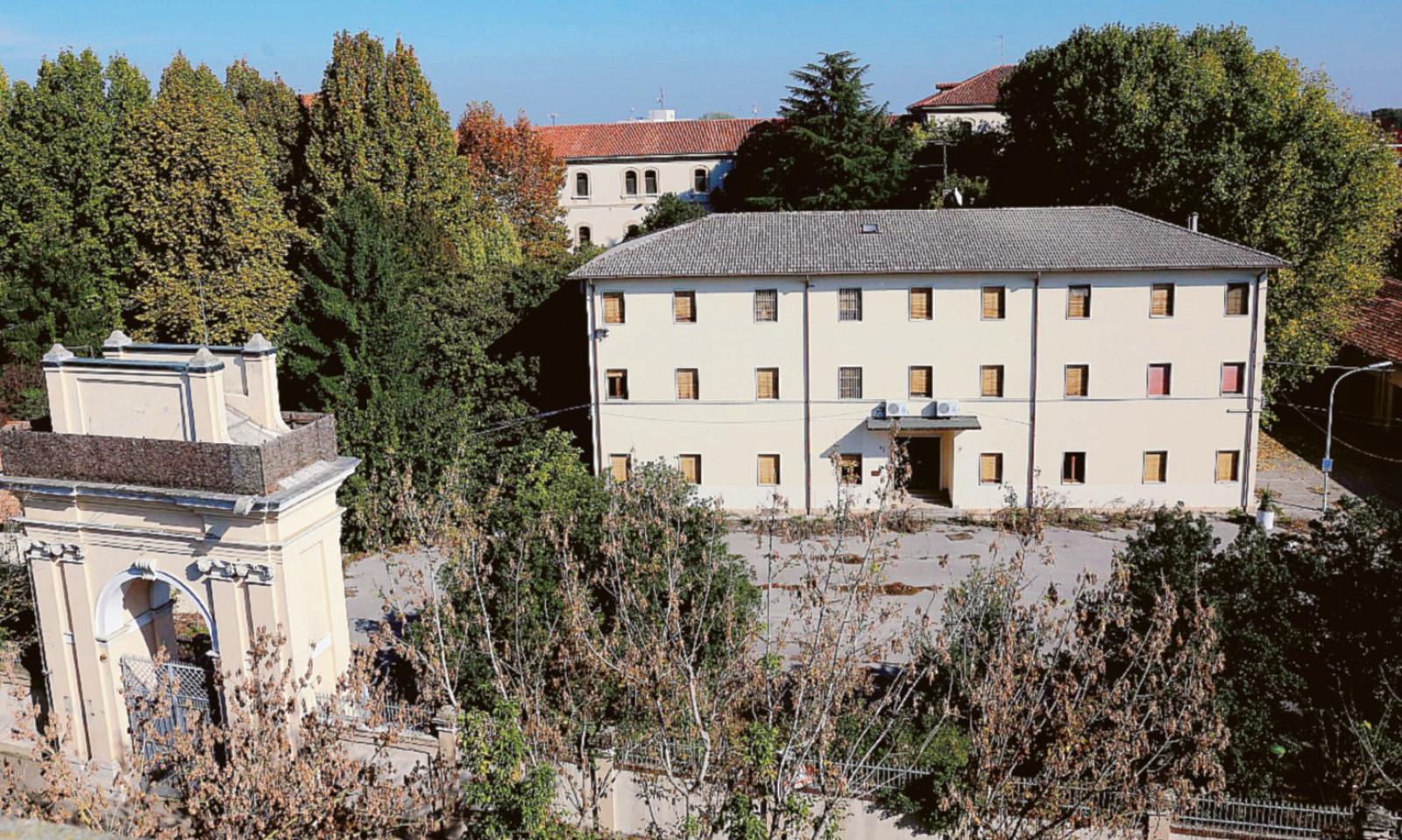 Due parcheggi nell&rsquo;ex caserma