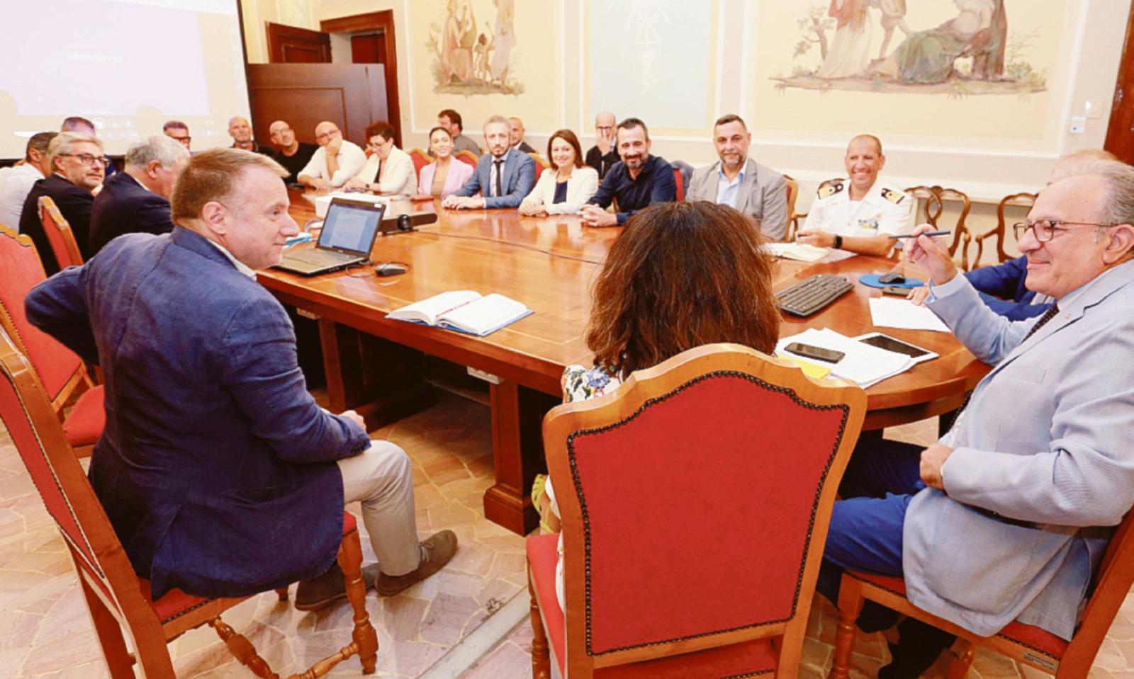 Vertice col commissario anti crostaceo