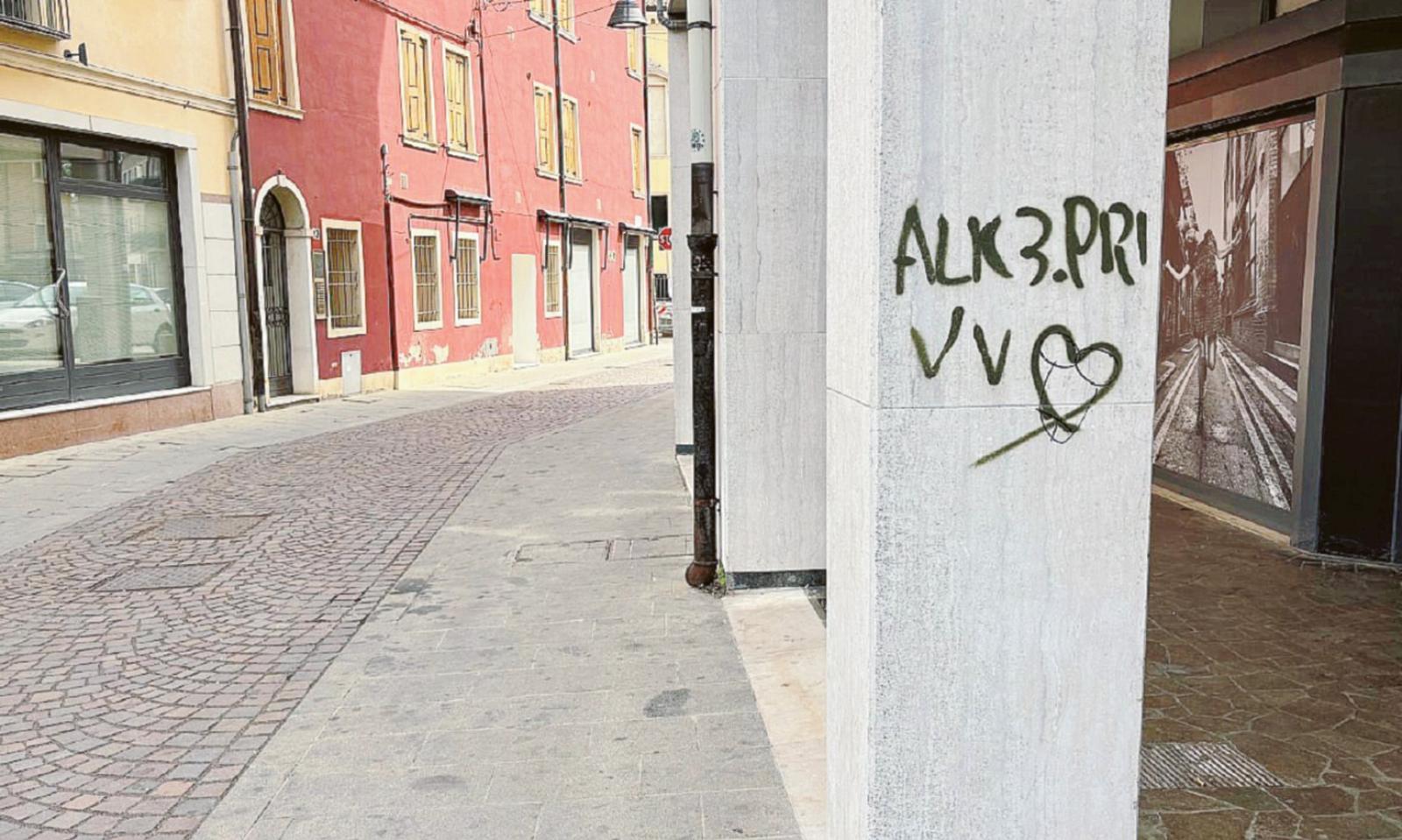 Baby vandali in piazza Duomo