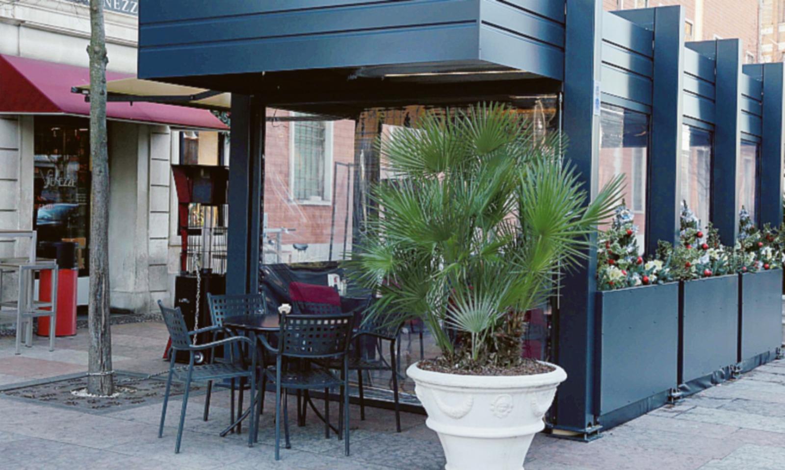 Dehors e decibel, vita dura per i bar