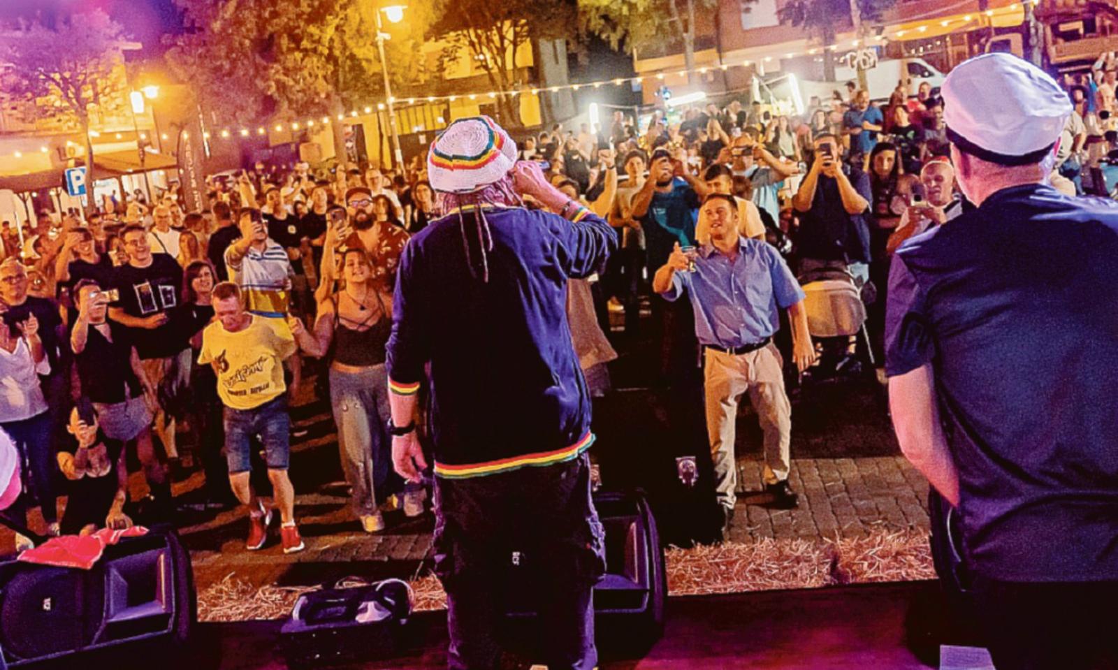 Vespe e trattori, grande festa