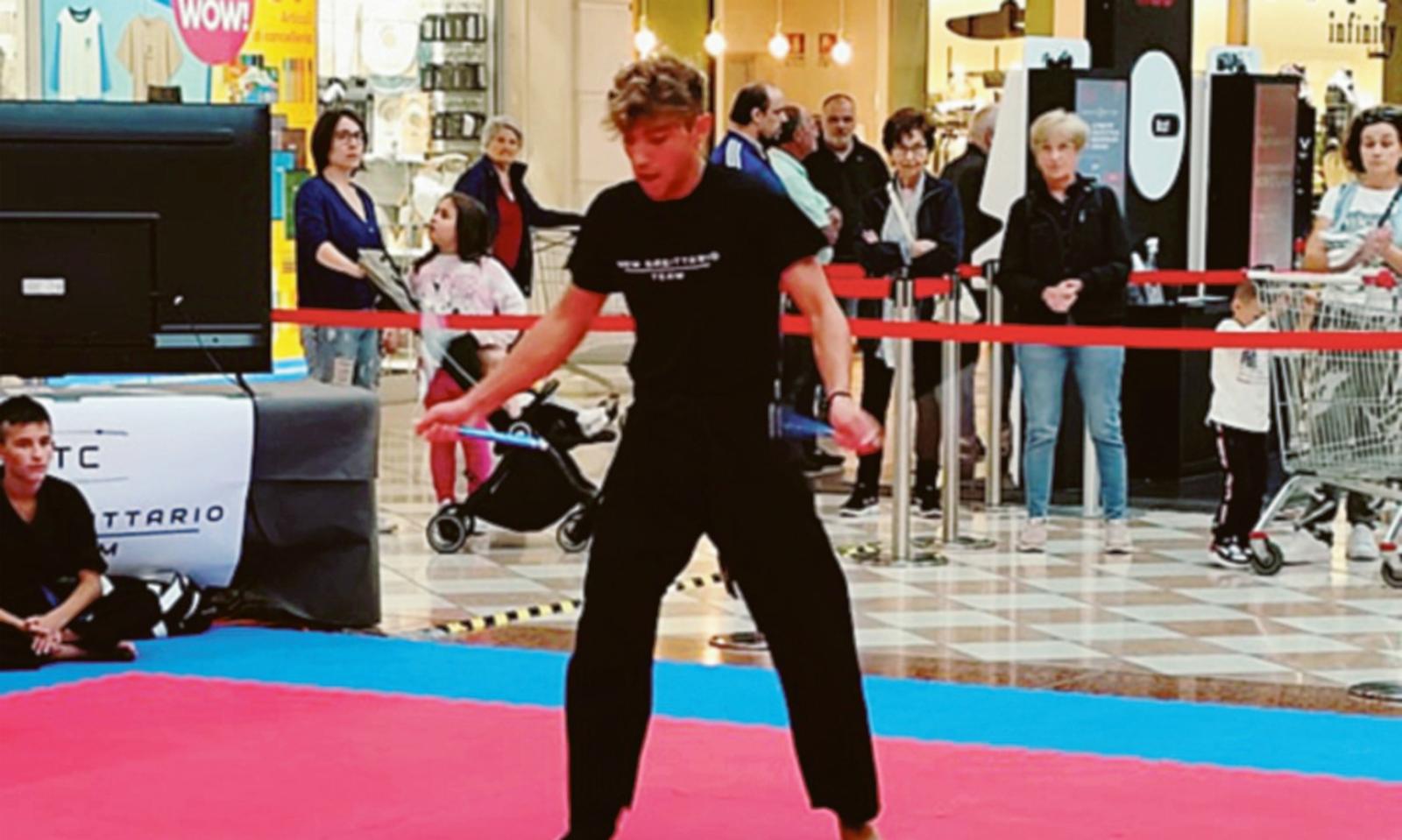 Karate e acrobazie, che spettacolo