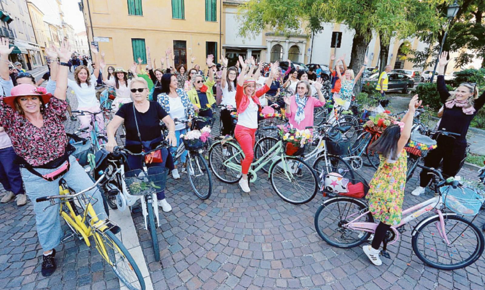 Tutte in sella colorate e gioiose