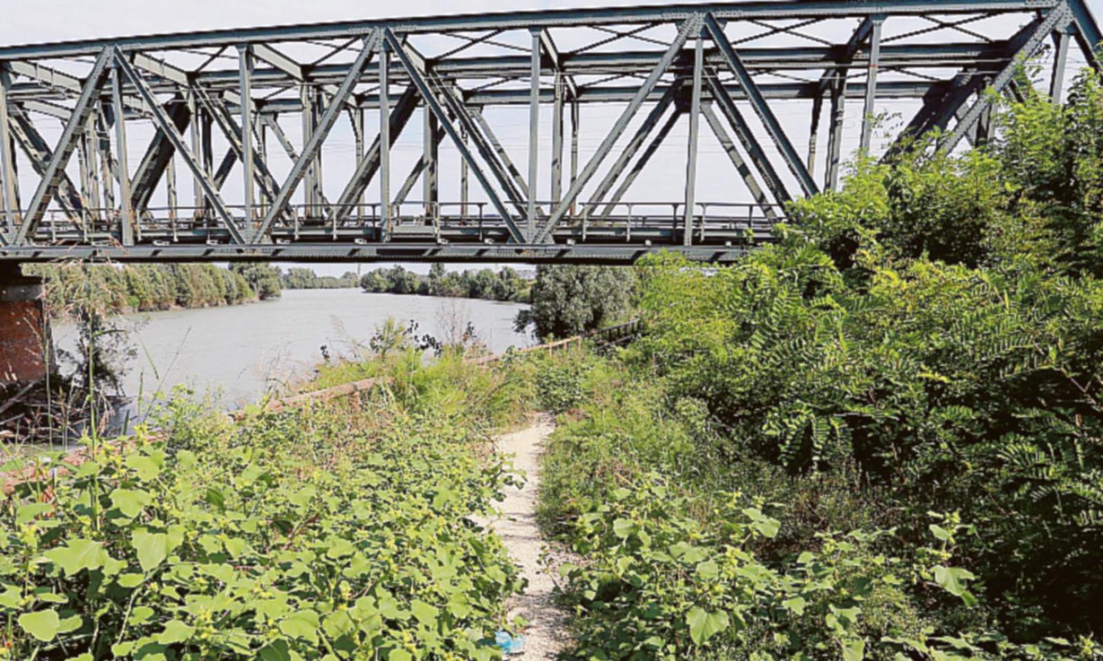 Incuria e gara in area cantiere