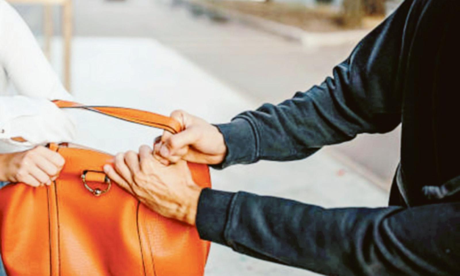 Scippo in corso Risorgimento