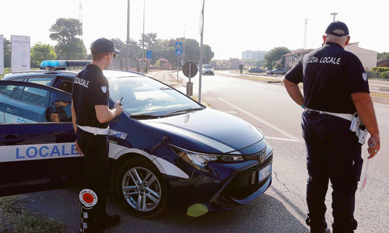 Offese alla polizia locale: il Comune contro l'imprenditore