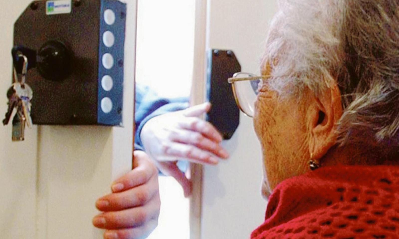 Solo due mesi allo sciacallo dei nonni