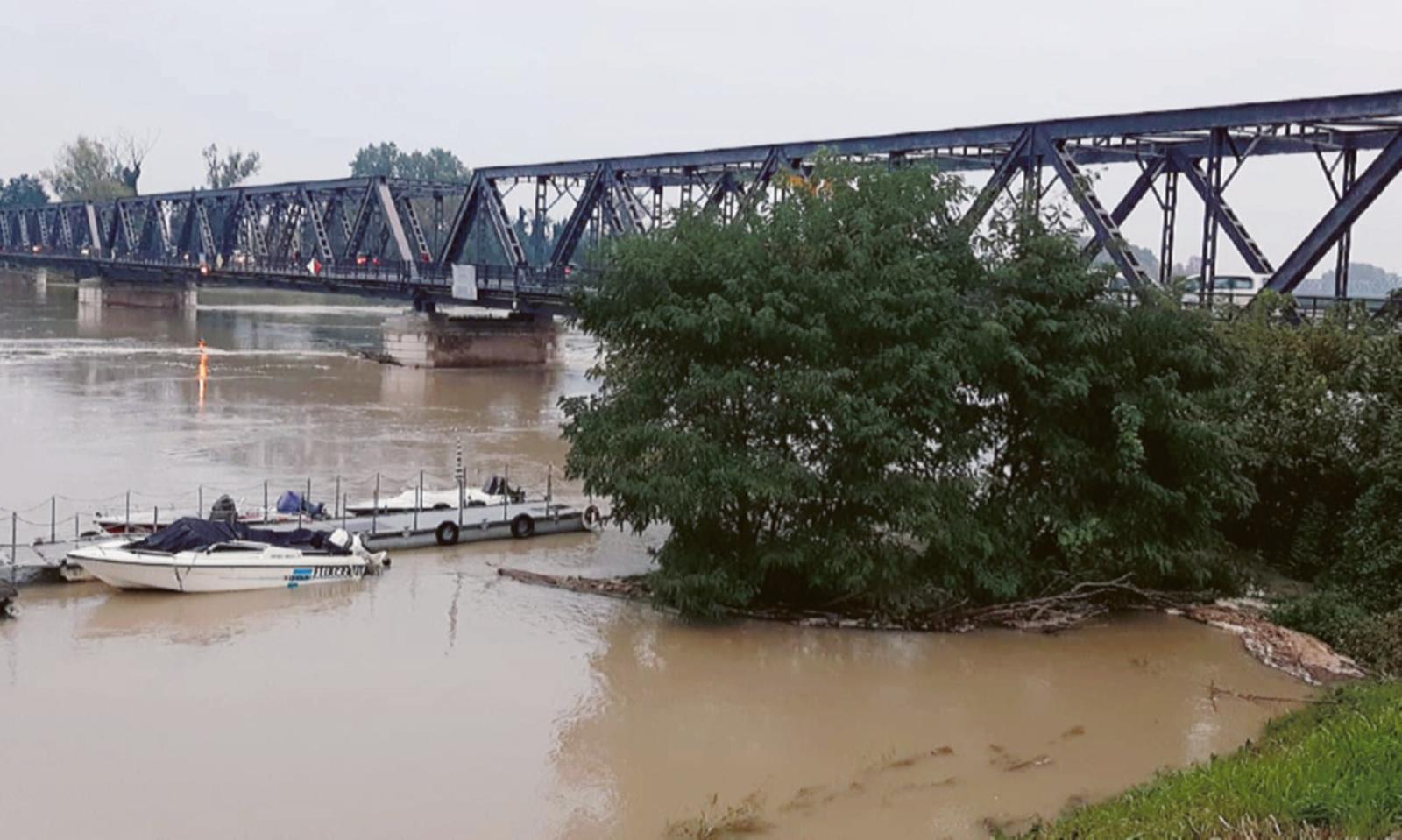 Il grande fiume inizia a scendere