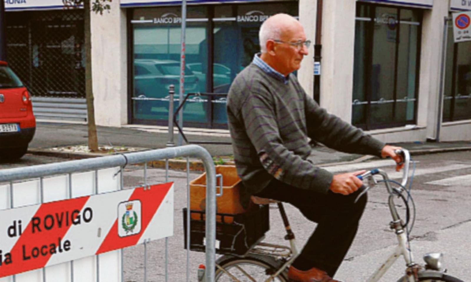 Cala lo smog, ma domenica niente auto