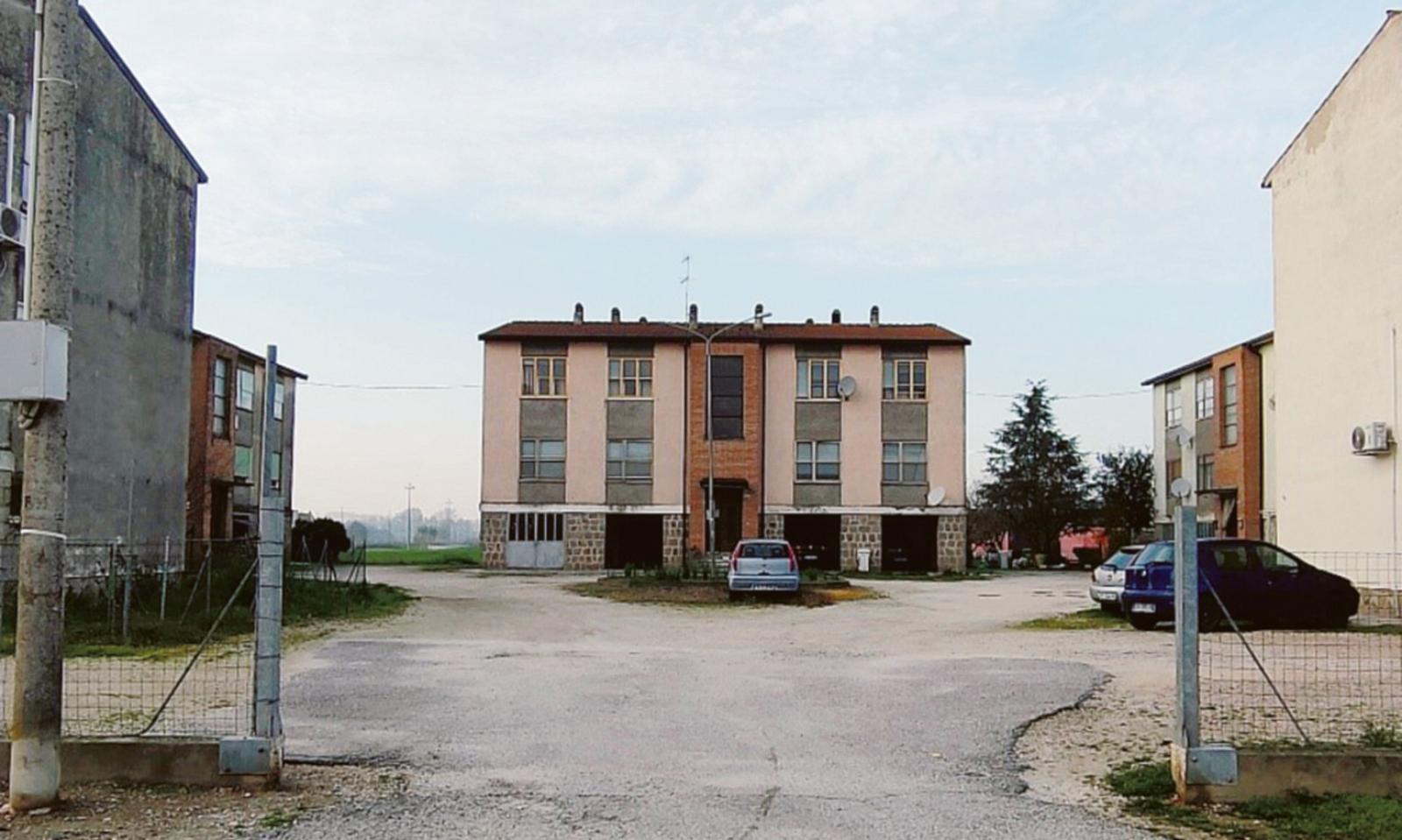 Via Catti tra degrado e un'invasione di topi