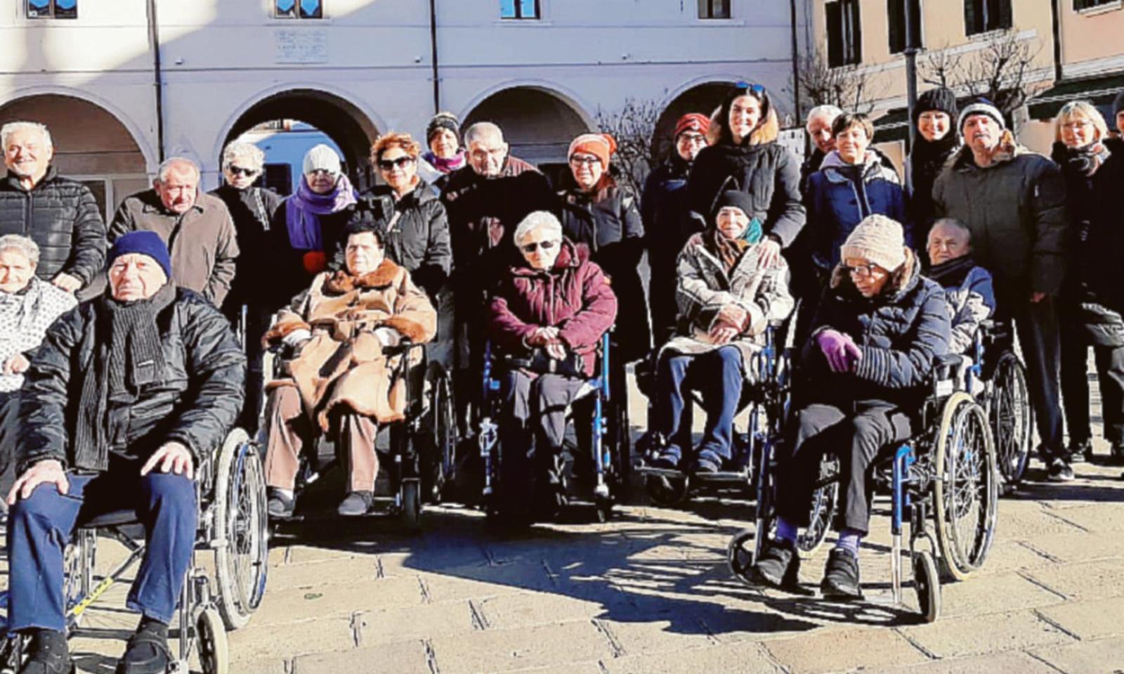 Castagne e vino per i nonni