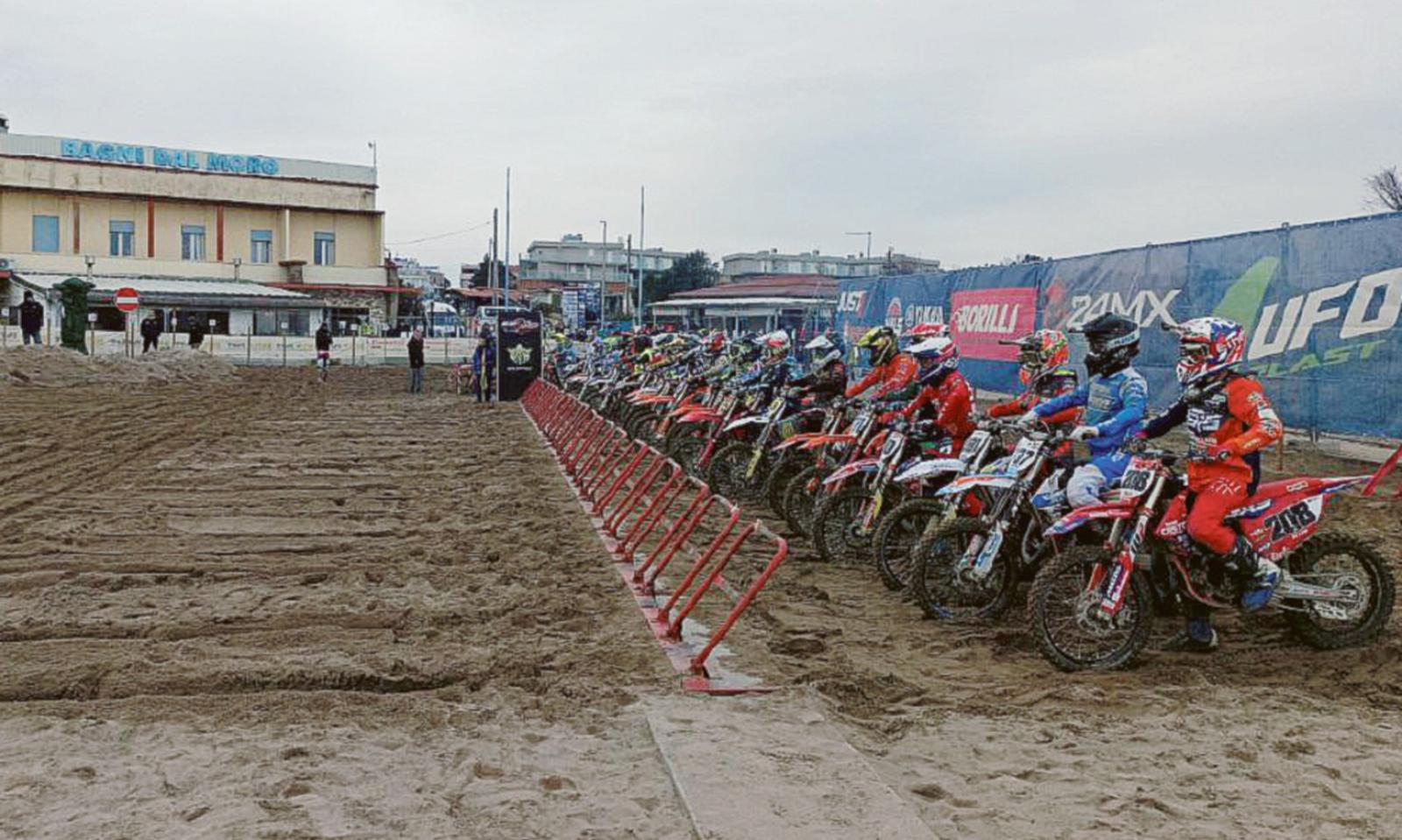 Motori e passione in spiaggia