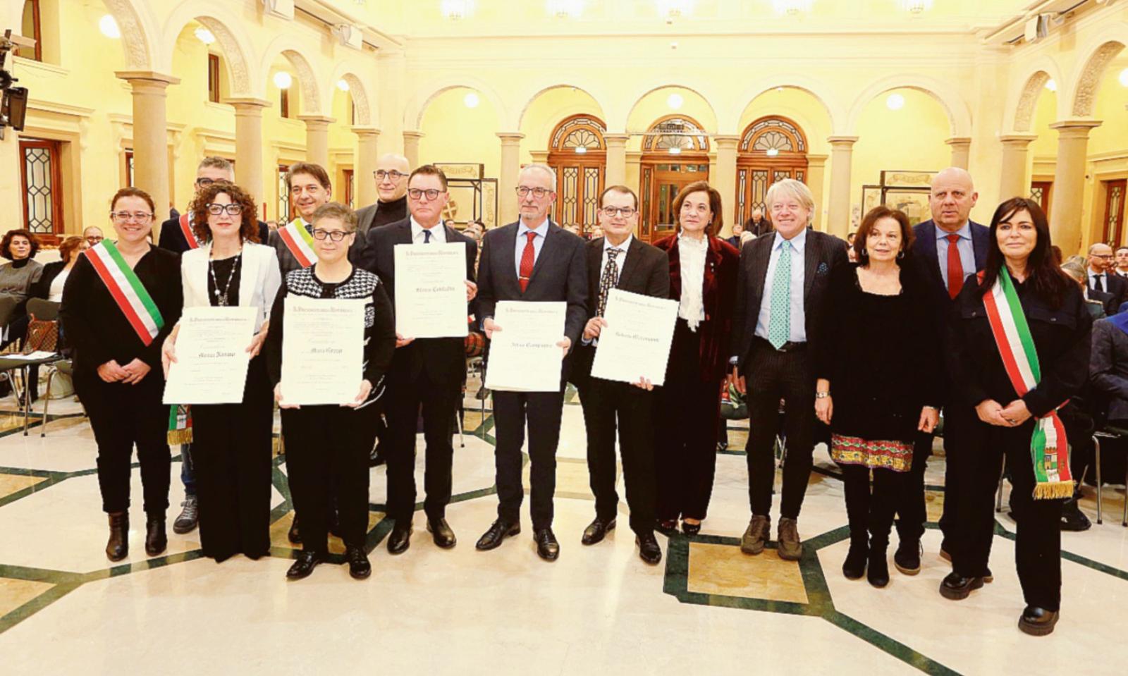 Insigniti cinque nuovi cavalieri