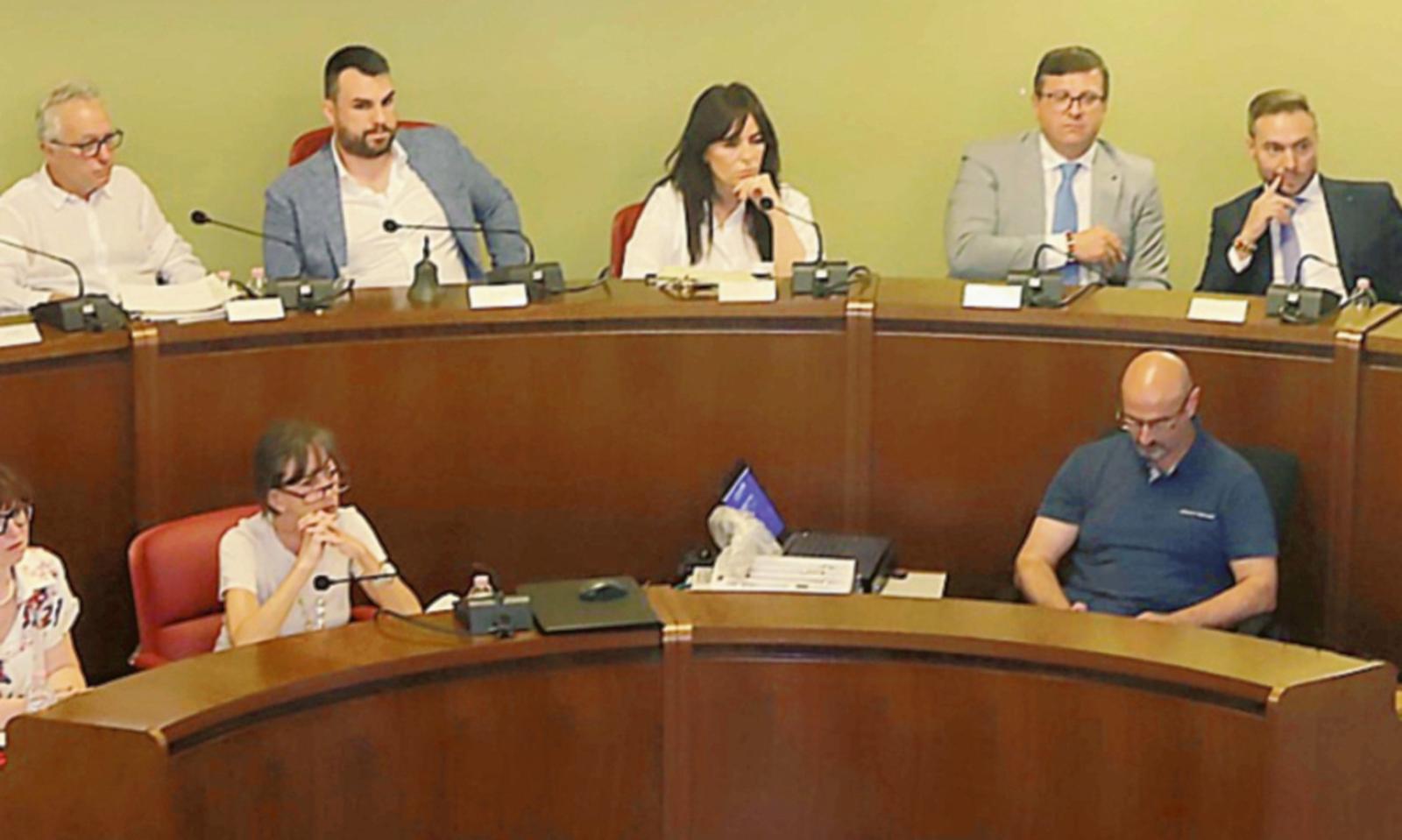 Una manovra con il contagocce