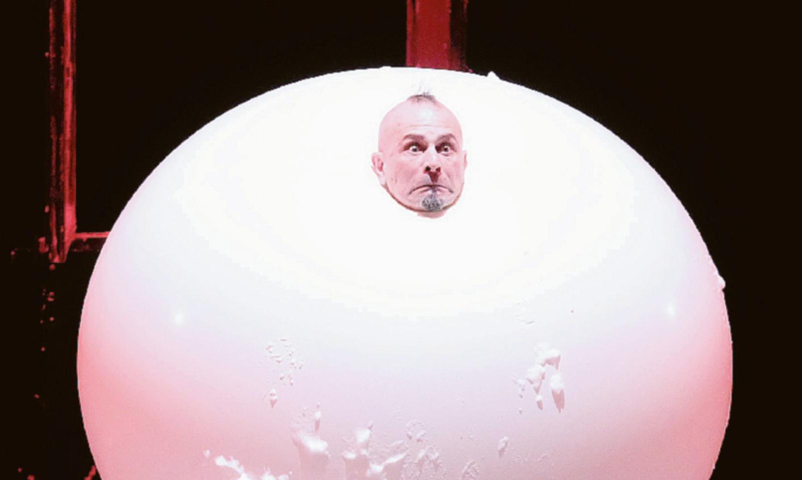 L&rsquo;omino della pioggia incanta