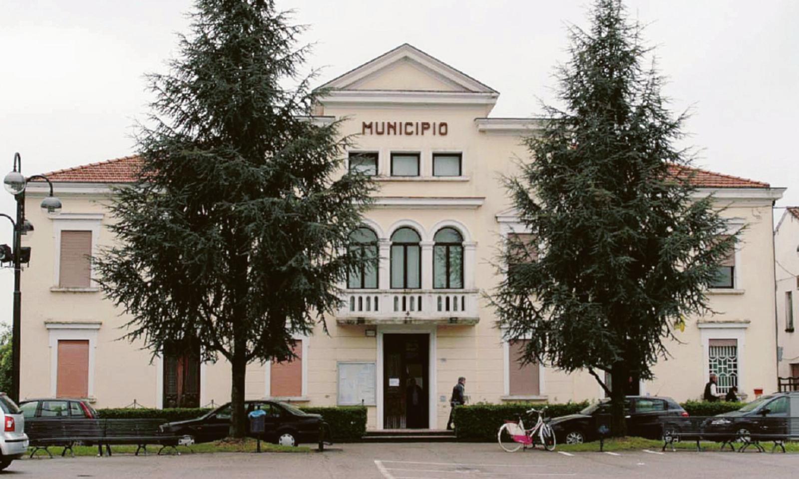 Ok alla mozione per riaprire la banca