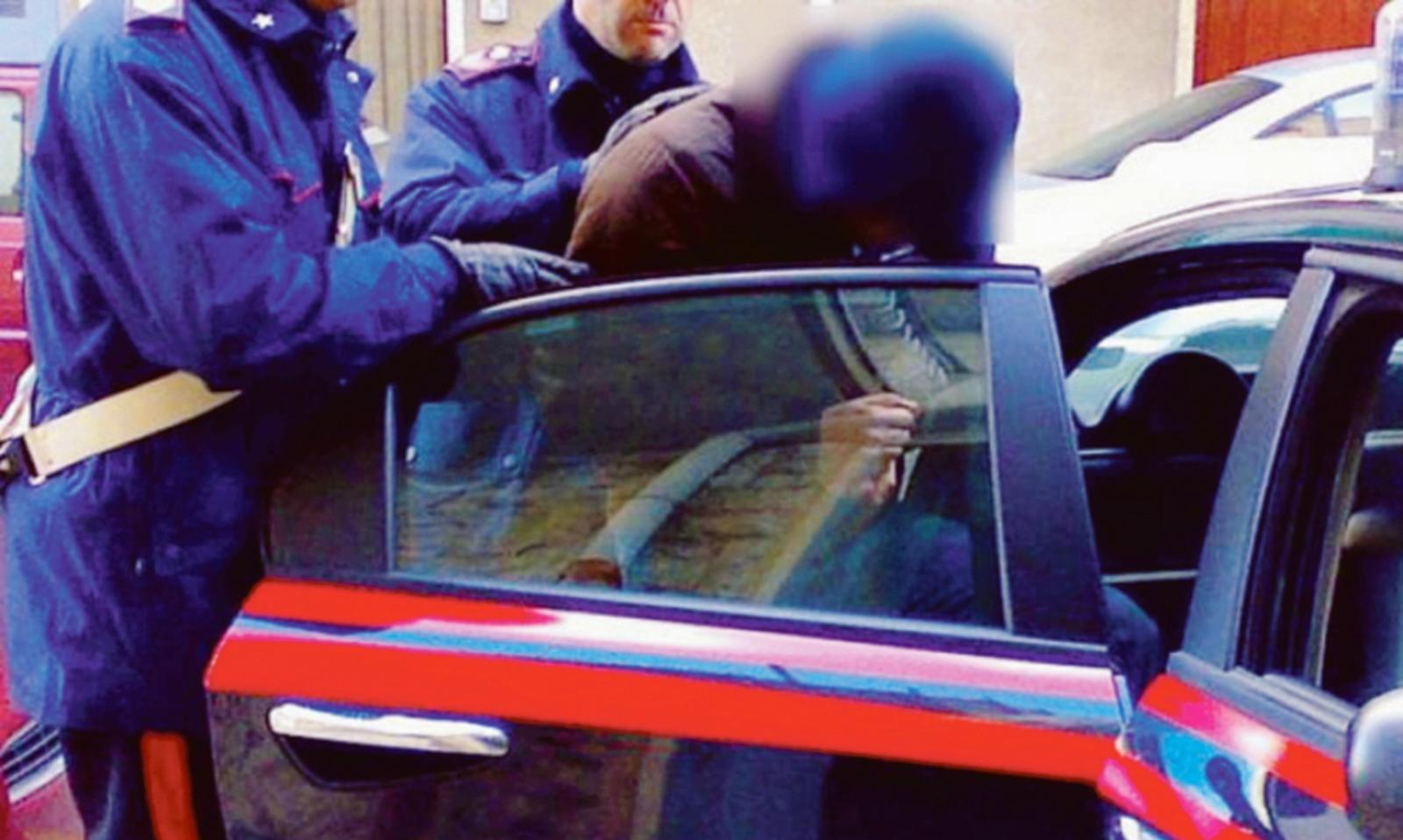 Tentano il furto, bloccati in due