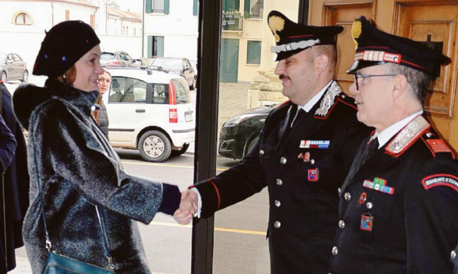 Prefetto in visita dai carabinieri