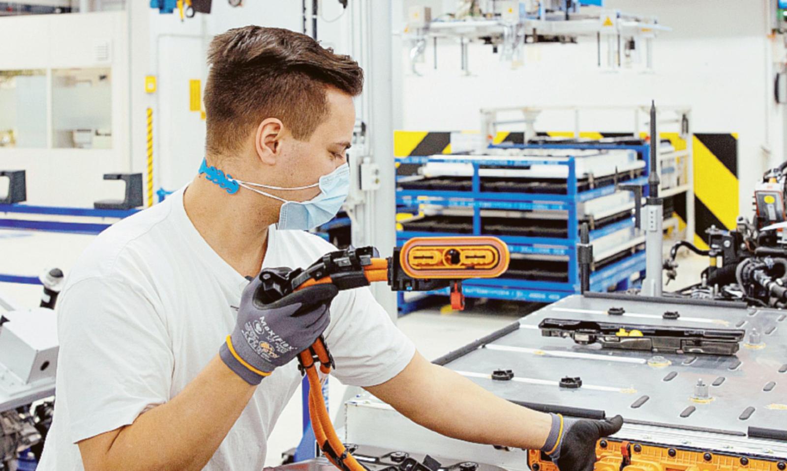 Occupazione gi&ugrave;, e pure i lavoratori