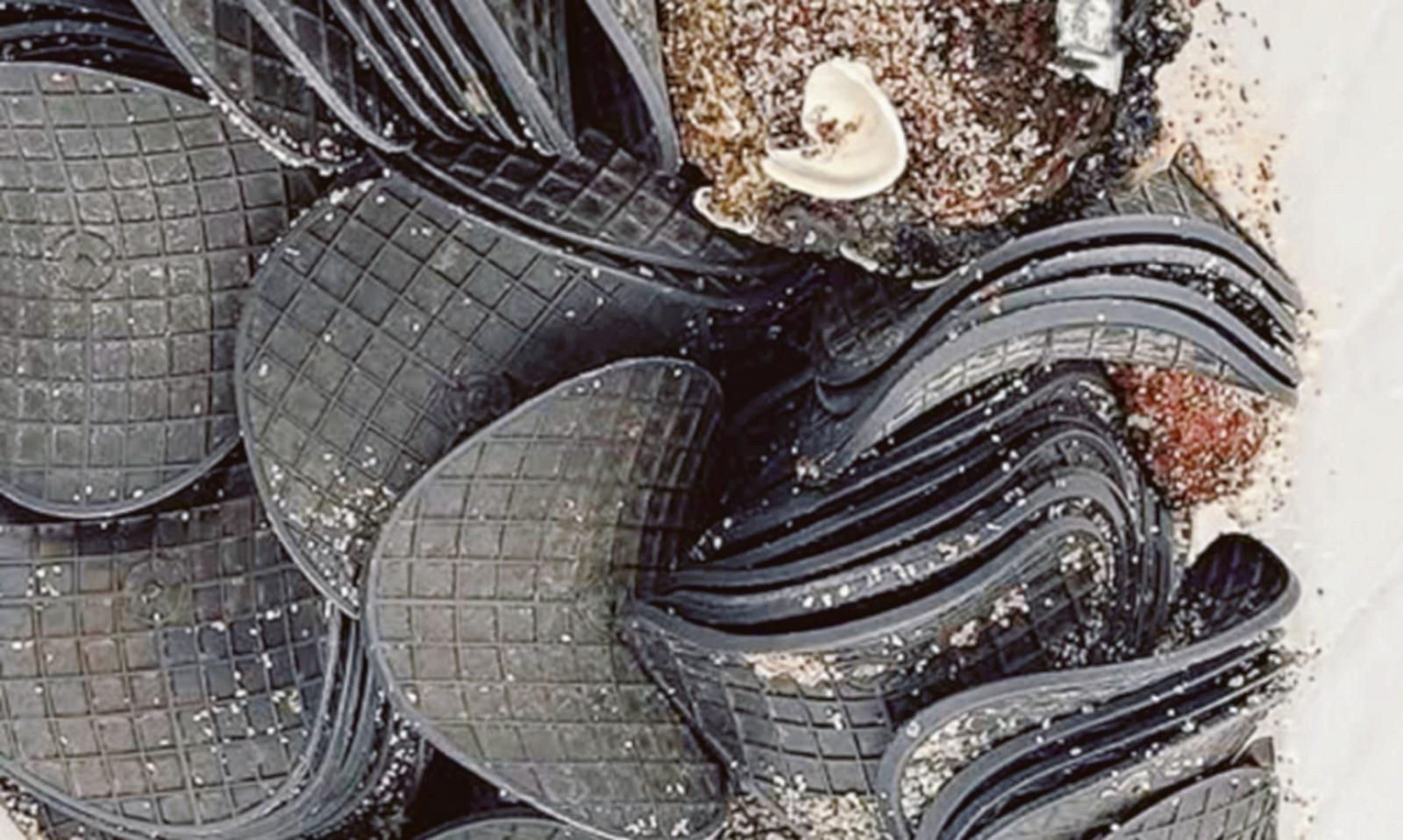 Il mare ci restituisce rifiuti misteriosi