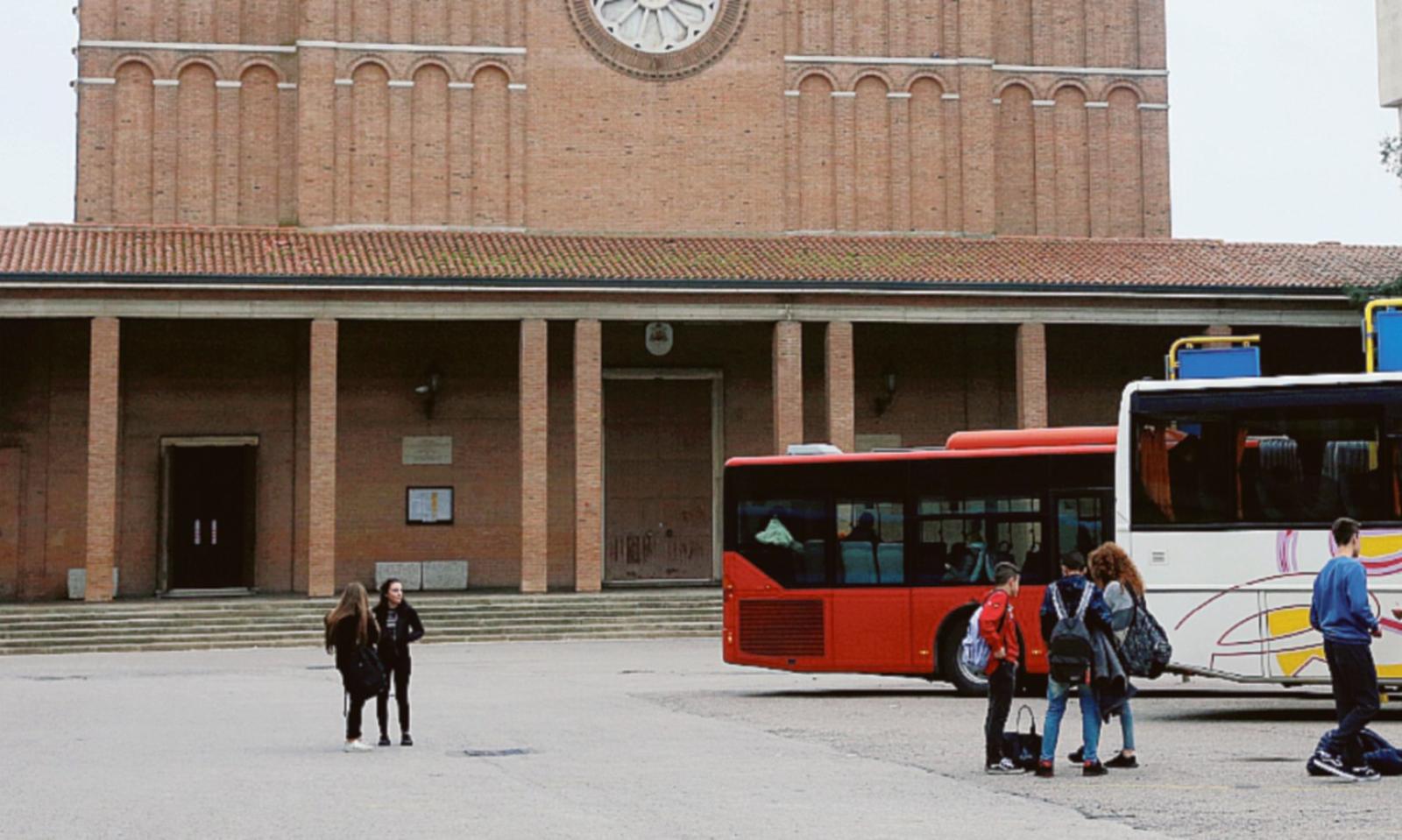 Piazzale Cervi, &ldquo;adesso via i bus&rdquo;