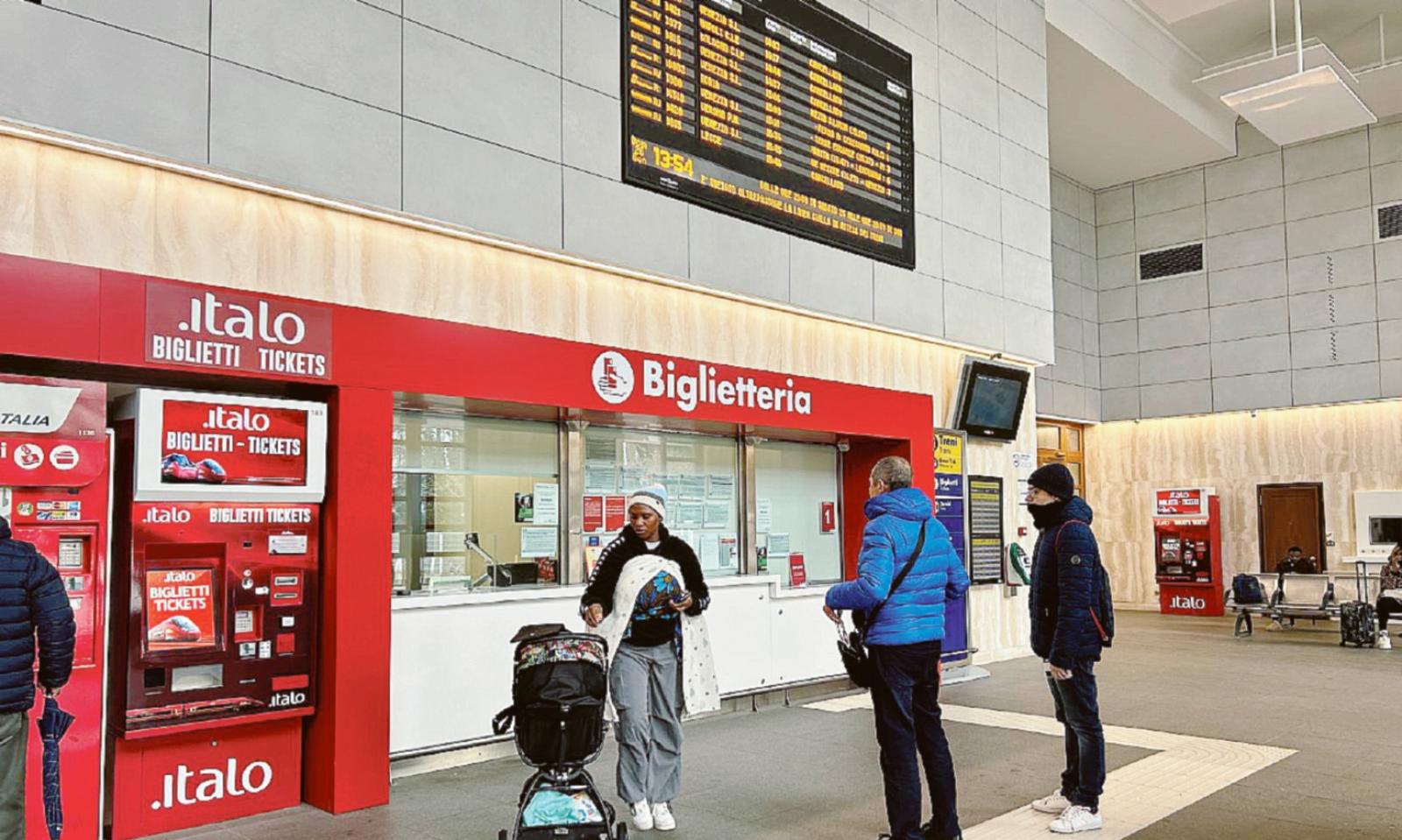 Sciopero dei treni, binari deserti