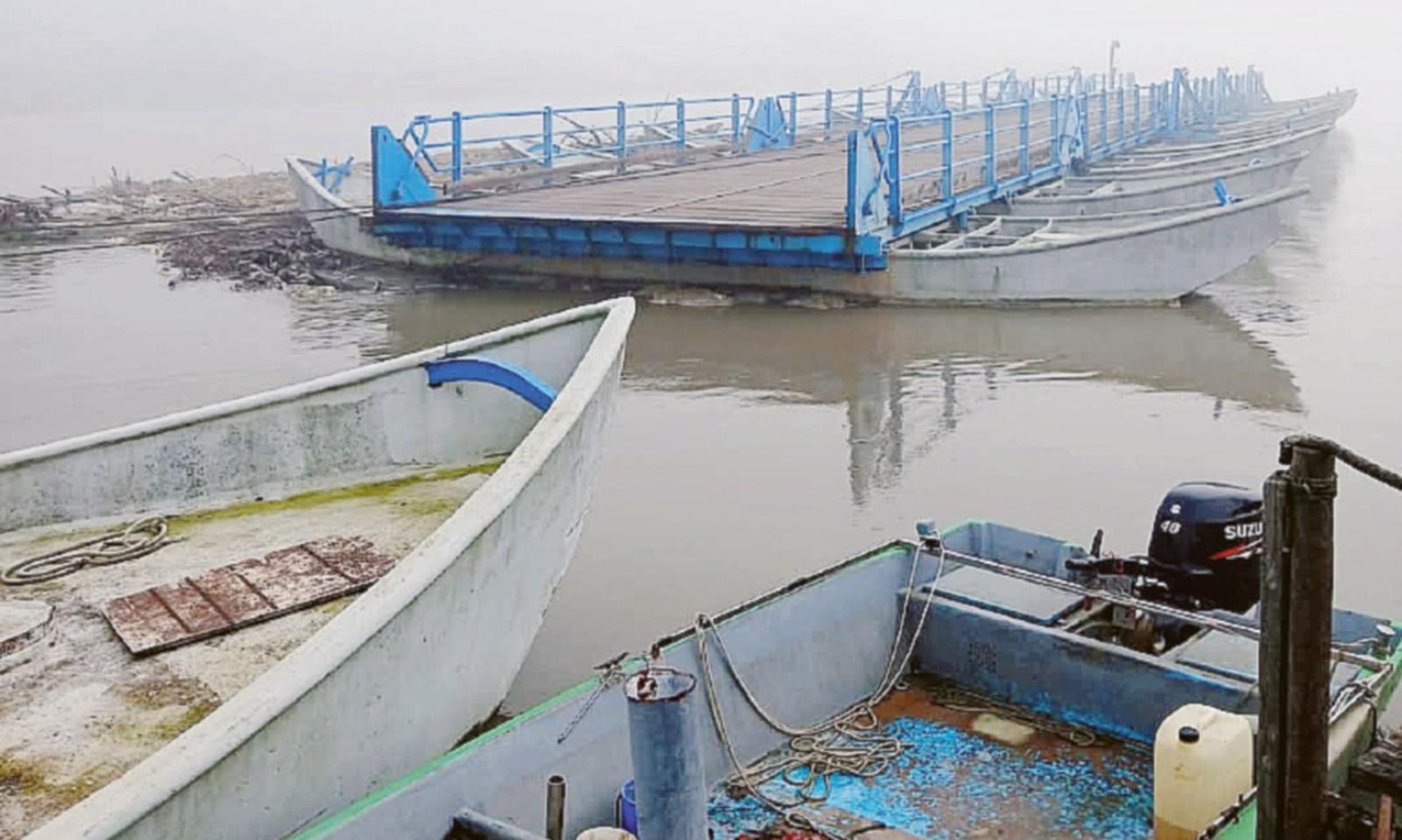 La piena del Po porta detriti e disagi
