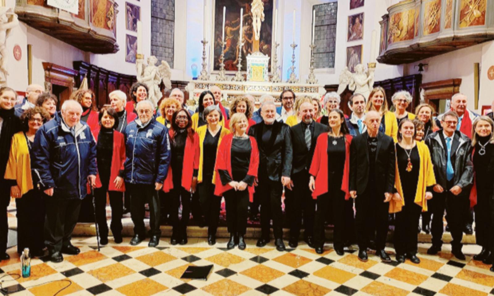 I cori uniscono le voci e cantano per la pace