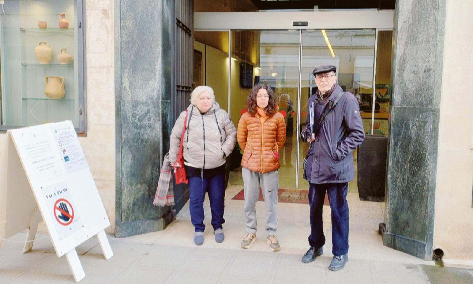 &ldquo;Fate riaprire il supermercato&rdquo;