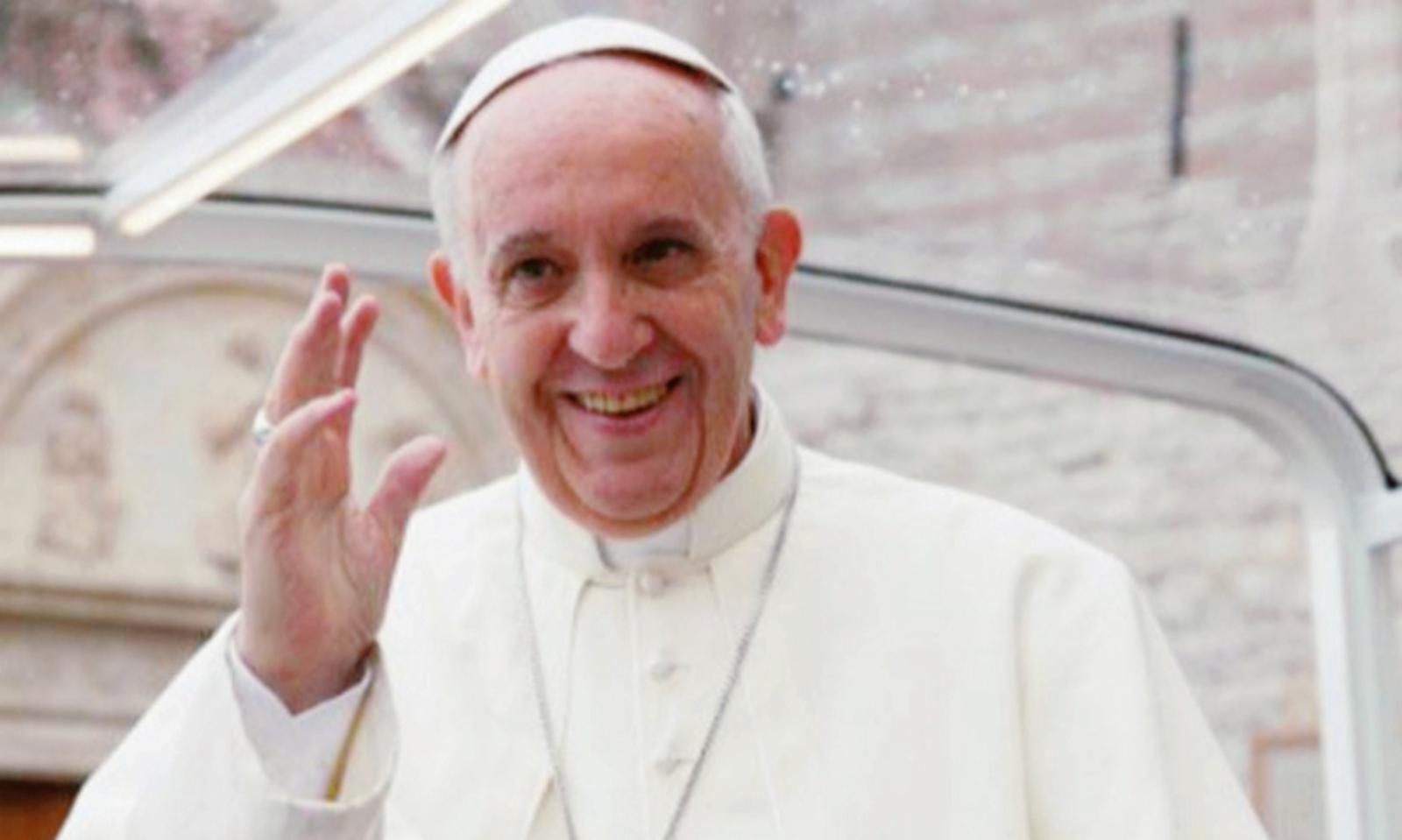 Al Duomo il rosario per il Papa