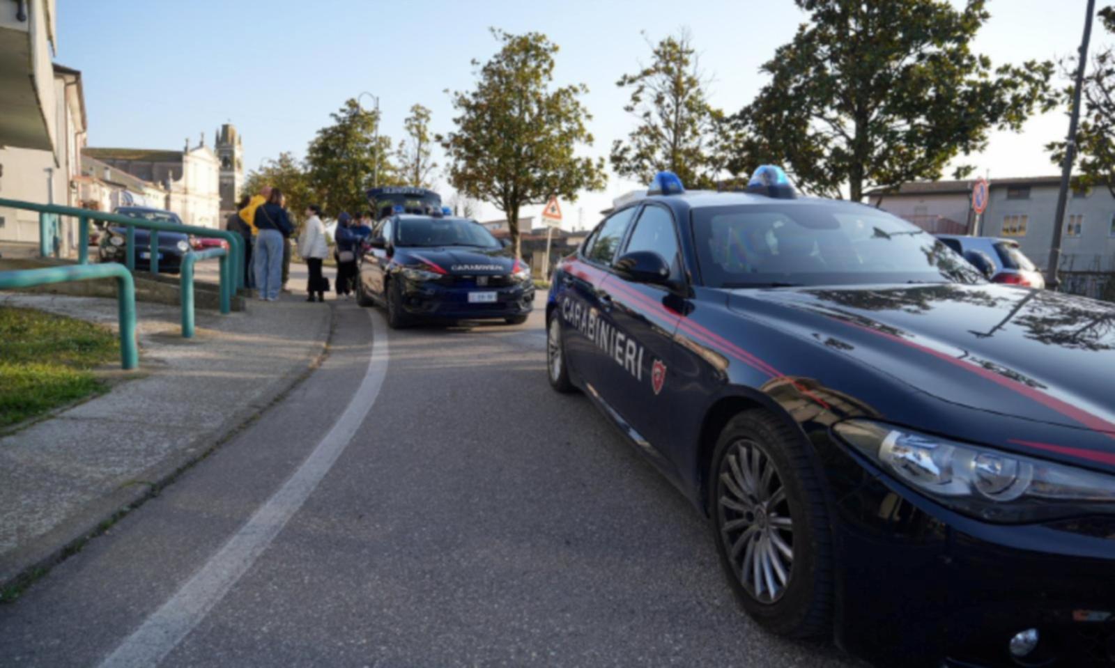Scontro tra auto e moto, centauro ferito alla gamba