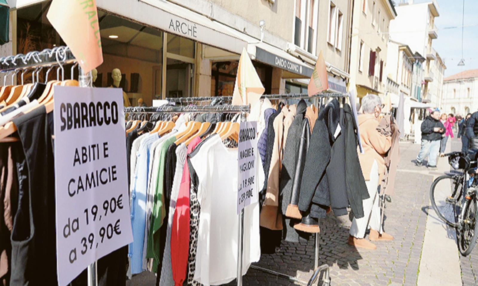 Lo Sbaracco in centro: lo shopping si fa all&rsquo;aperto