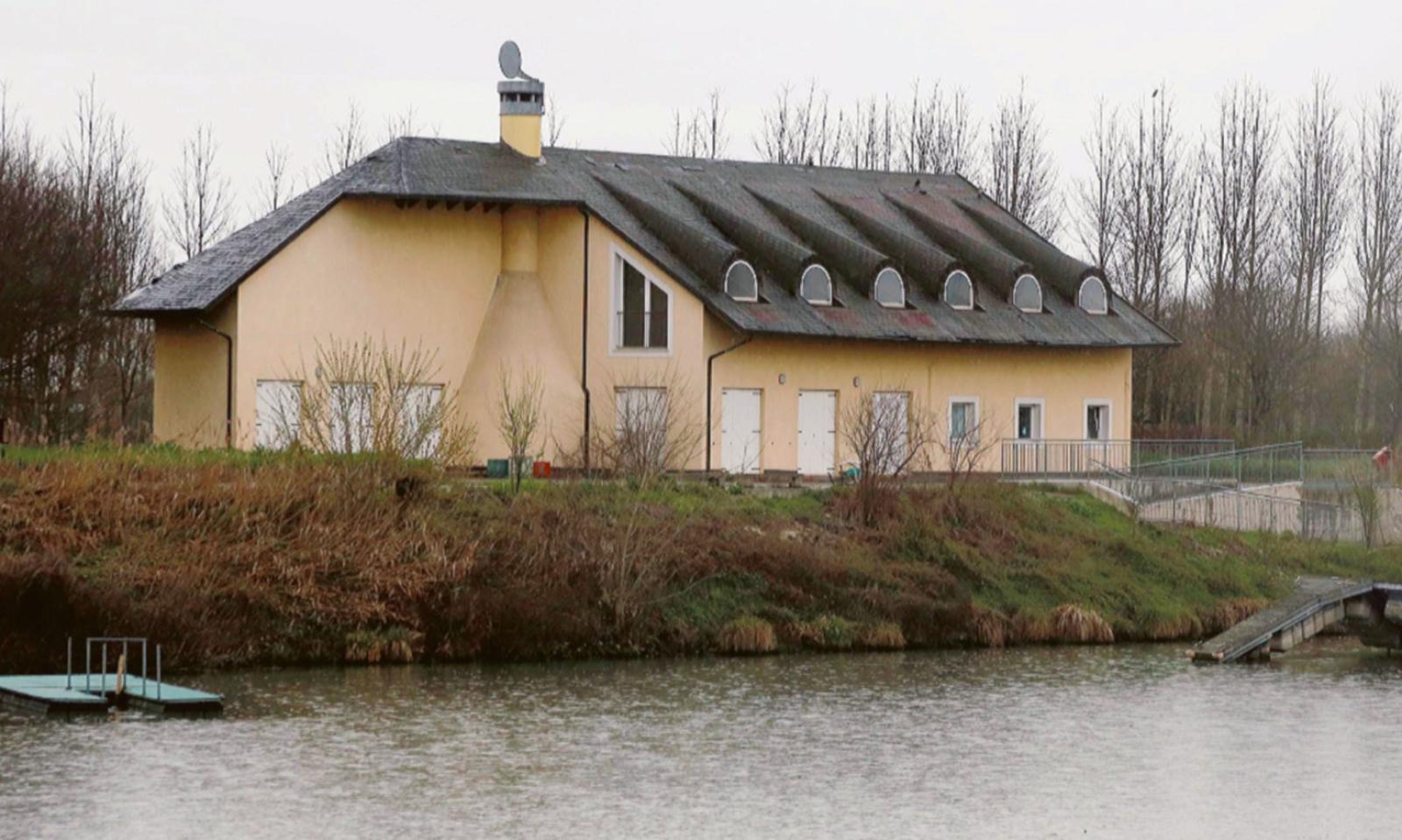 Al lavoro per riaprire il porticciolo