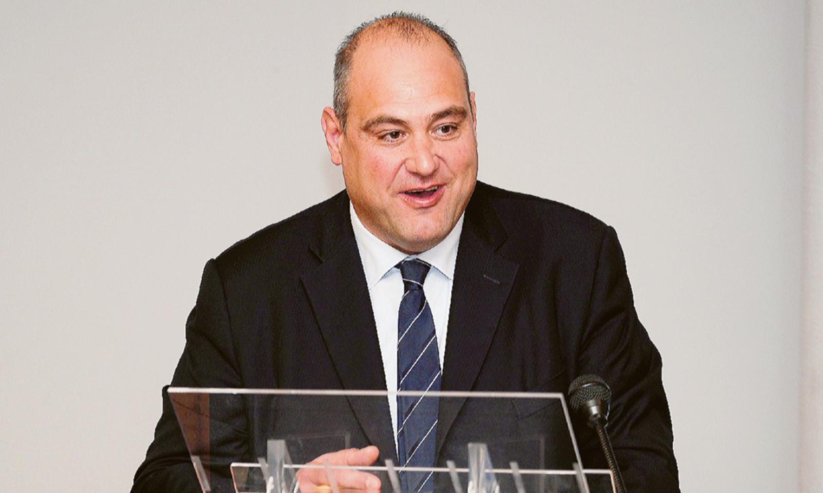 Giunta, Zangirolami prende tempo