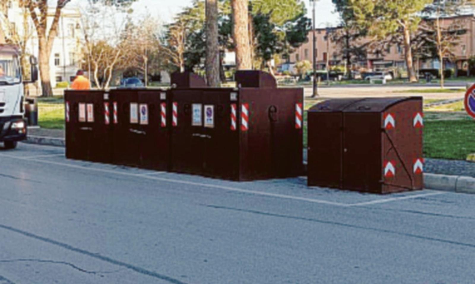 I cassonetti della &ldquo;discordia&rdquo; cambiano la loro posizione