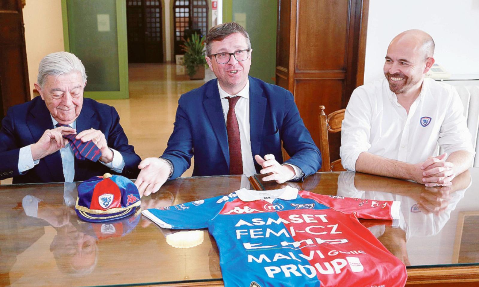 La citt&agrave; celebra 90 anni d&rsquo;orgoglio