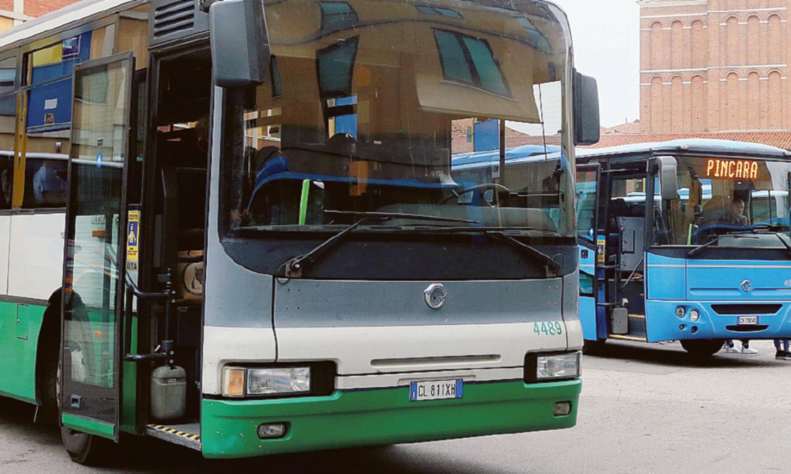 Bus lascia a piedi... &ldquo;autisti malati&rdquo;