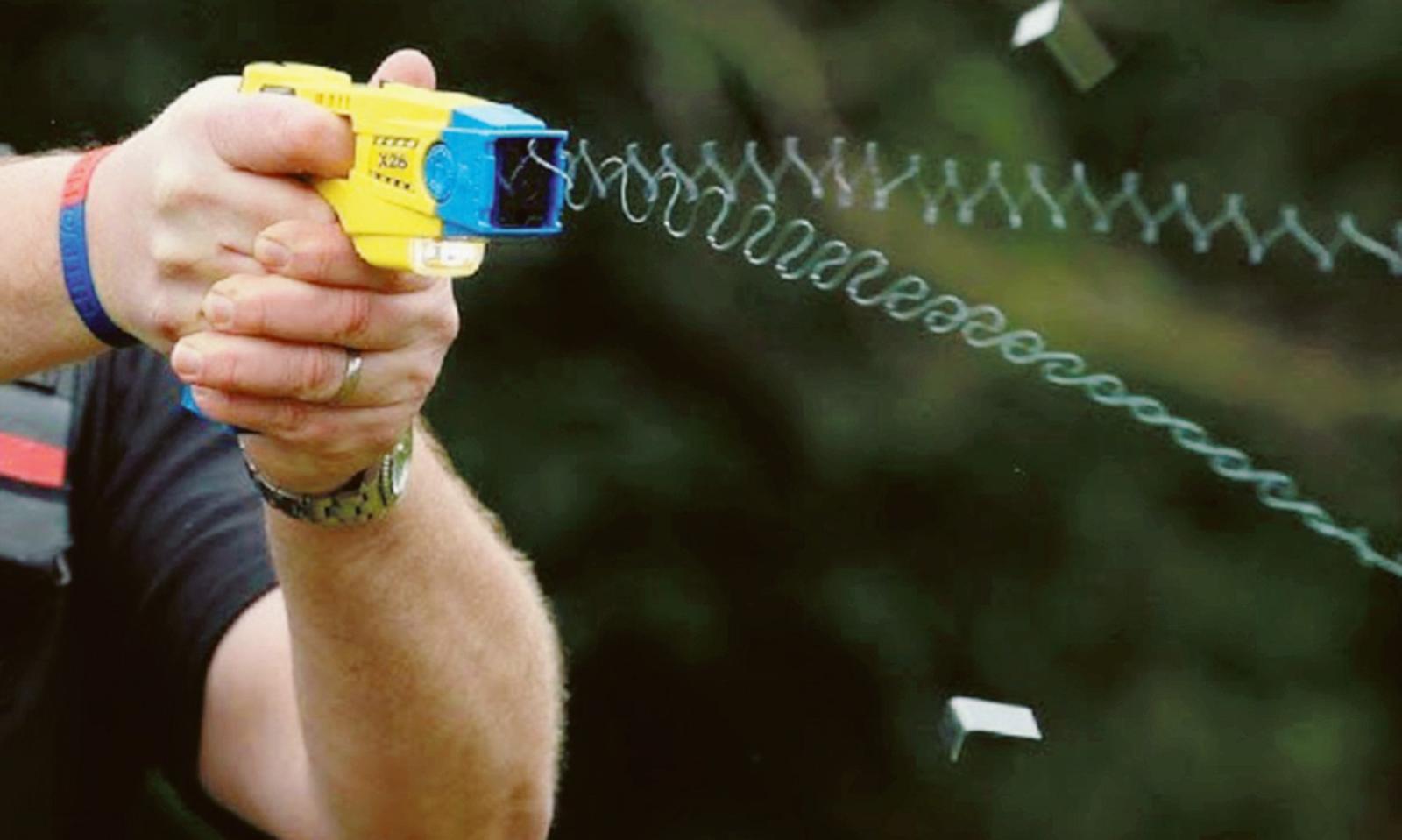 Taser, s&igrave; unanime in commissione