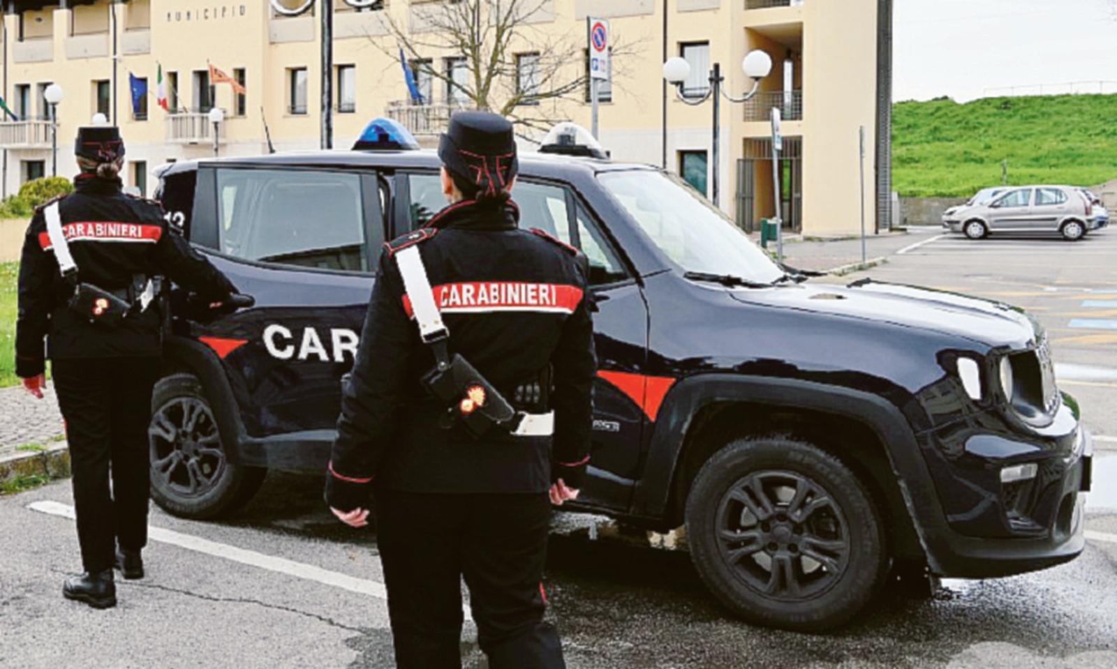 Soldi falsi, denunciate due persone