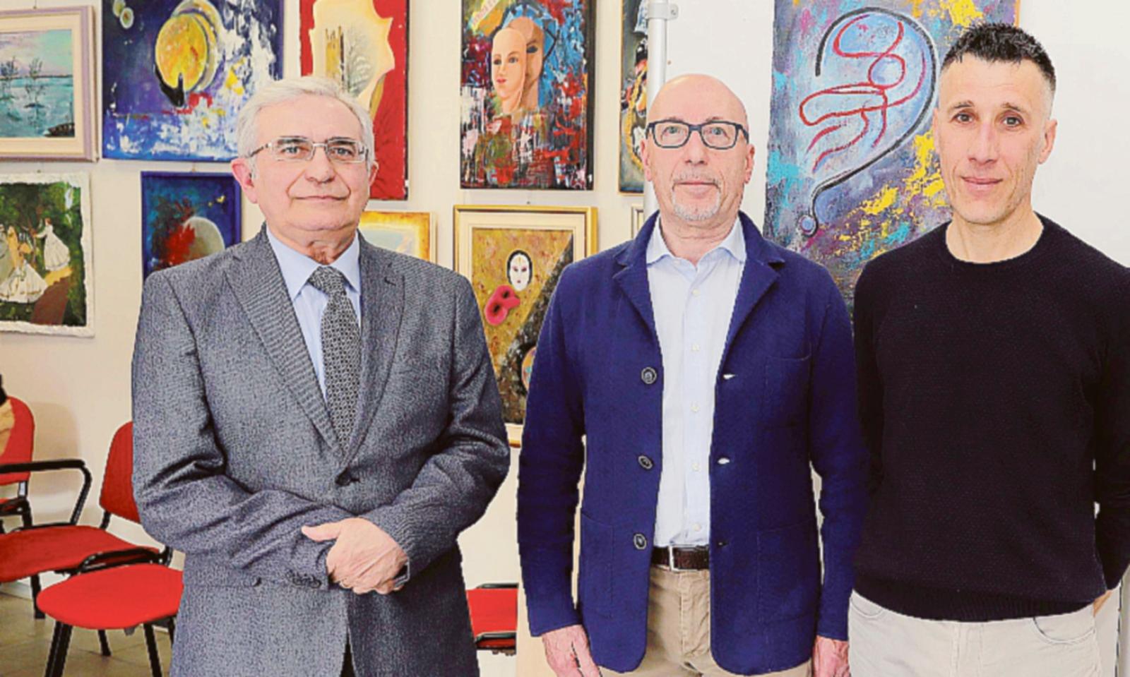 In piazzetta esposti i quadri della nonna di Giulia