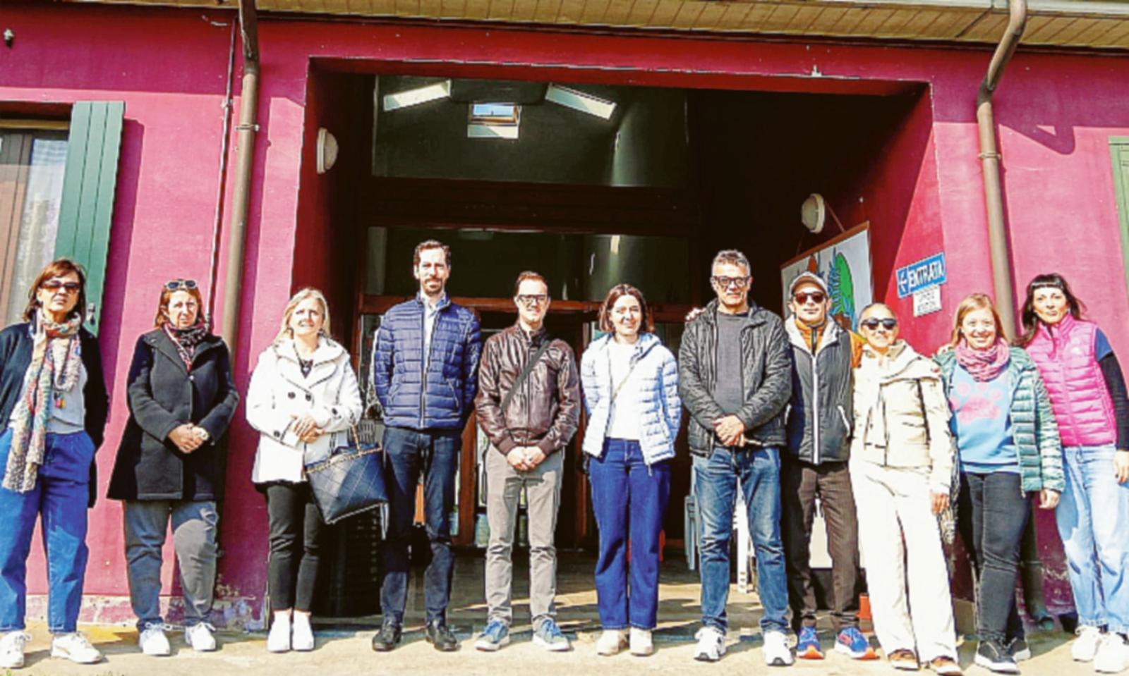 Il rifugio del cane in vetrina 