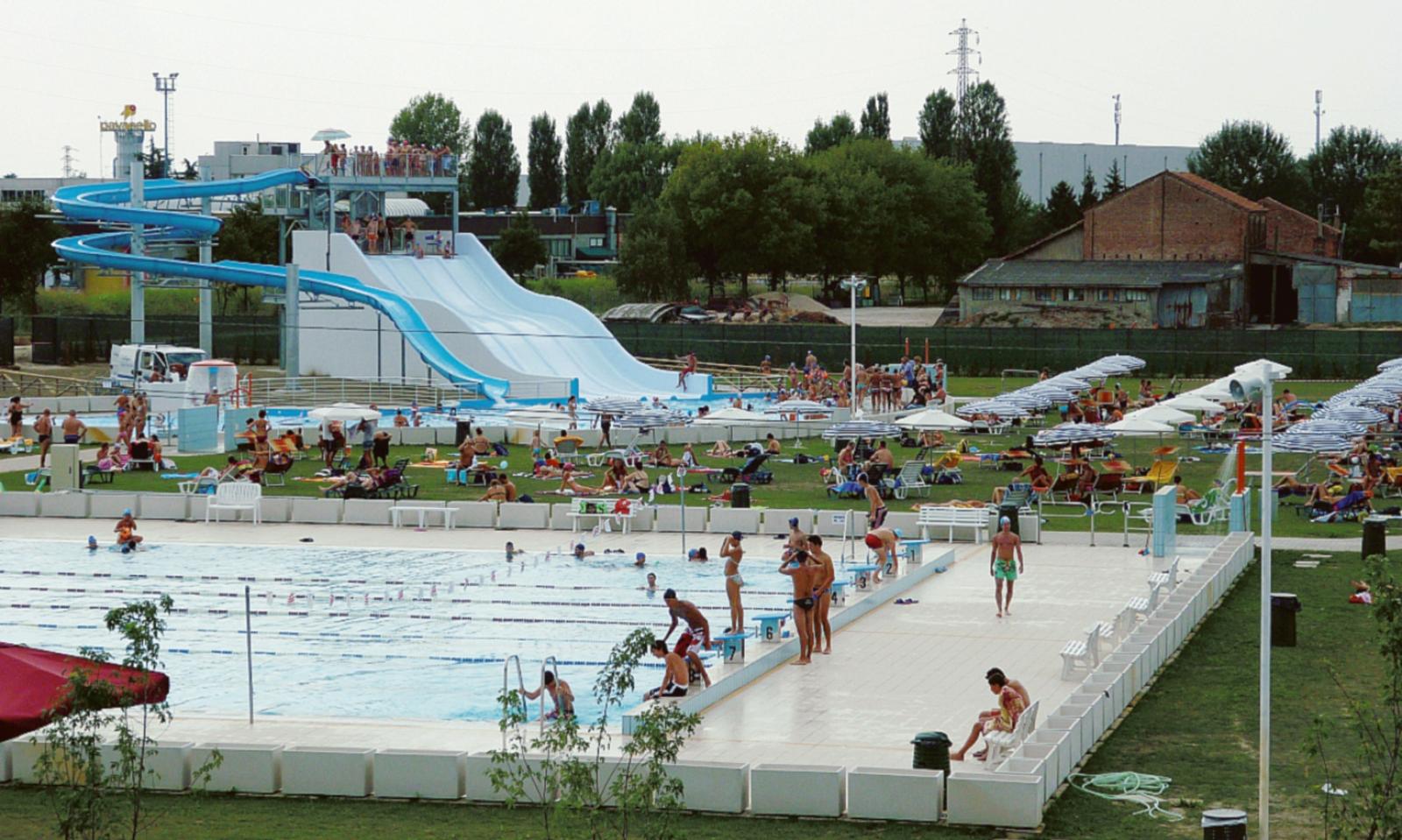 Piscina esterna pronta per l&rsquo;estate