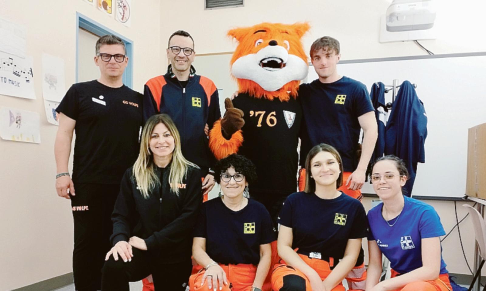 La mascotte regala tanti sorrisi